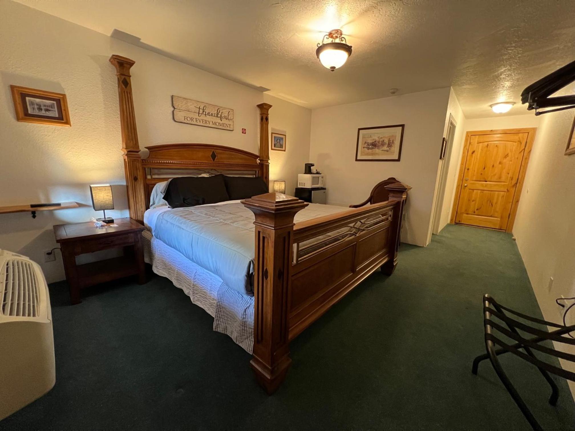 THE SNUGGLE INN