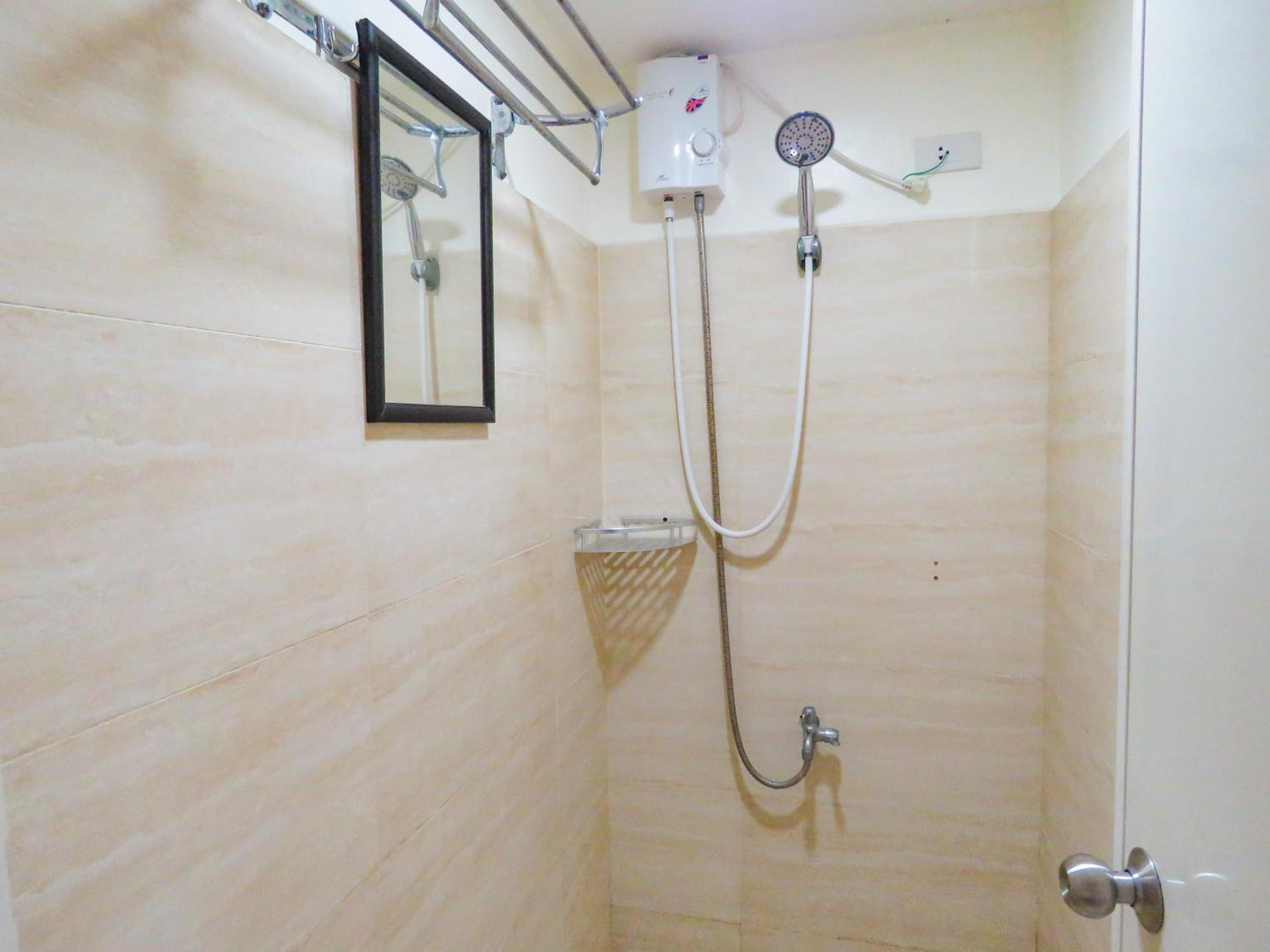 Mabolo Garden Flats Poolside Unit
