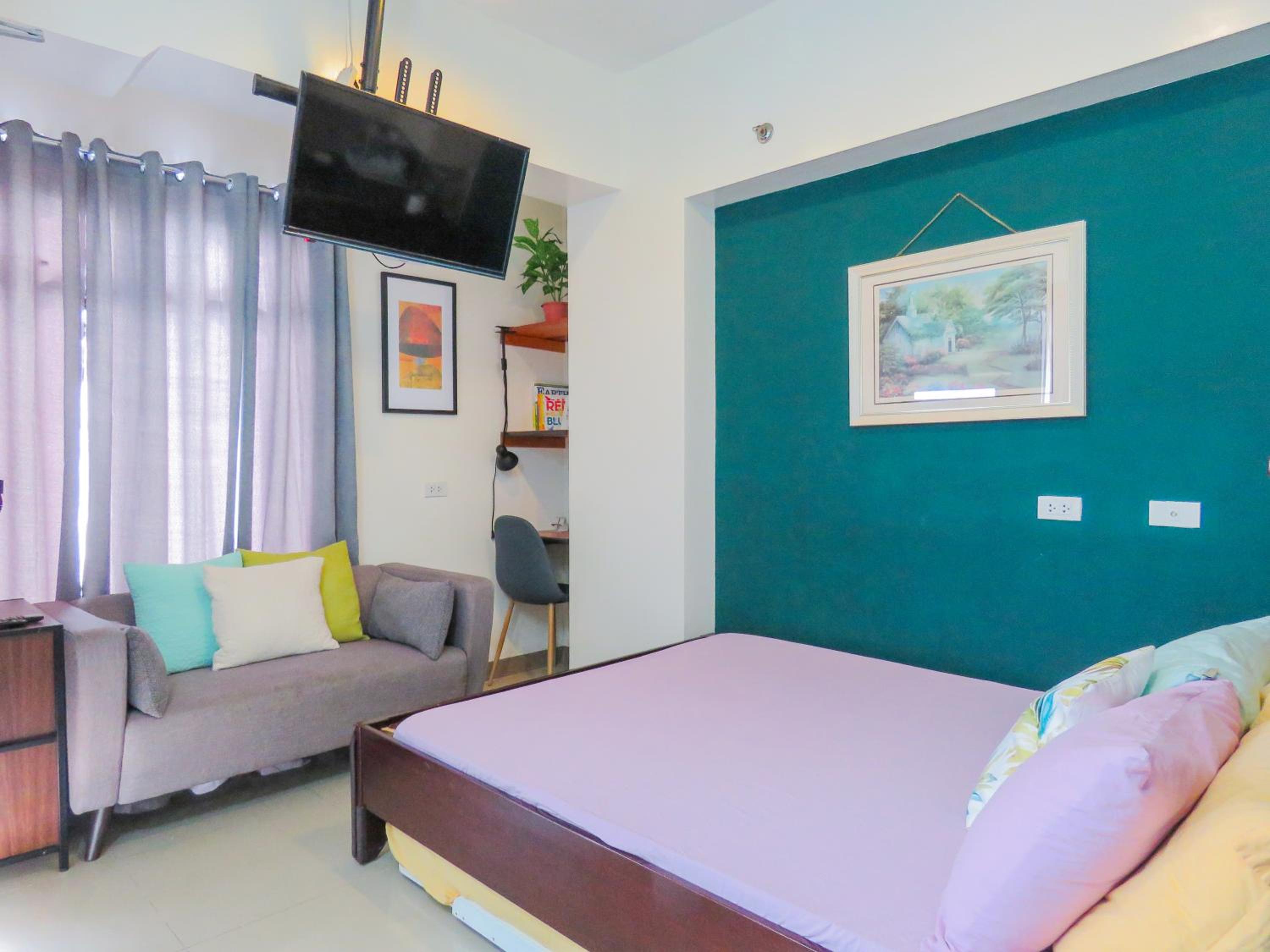 Mabolo Garden Flats Poolside Unit