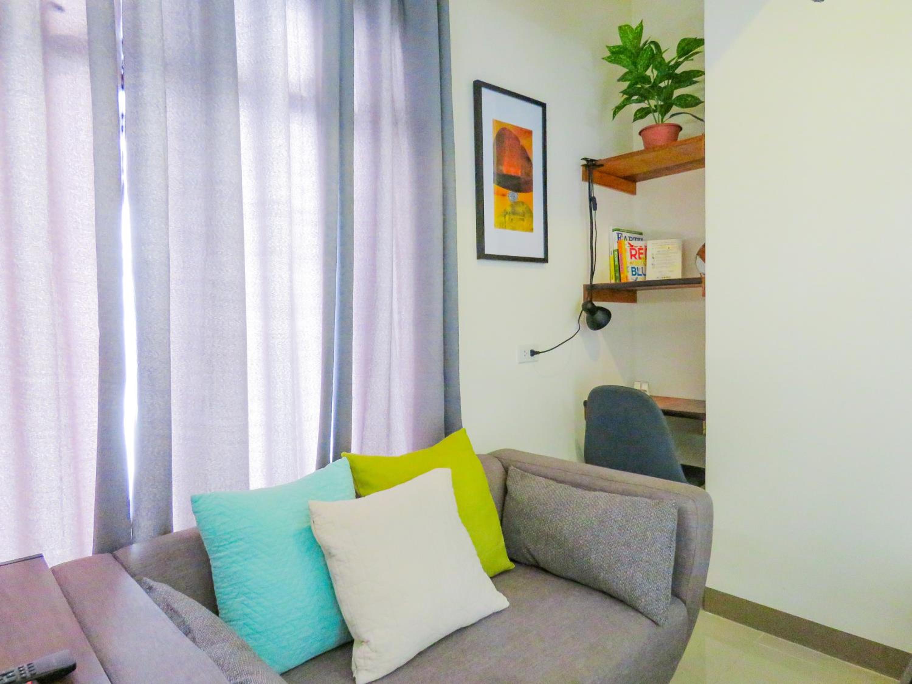 Mabolo Garden Flats Poolside Unit