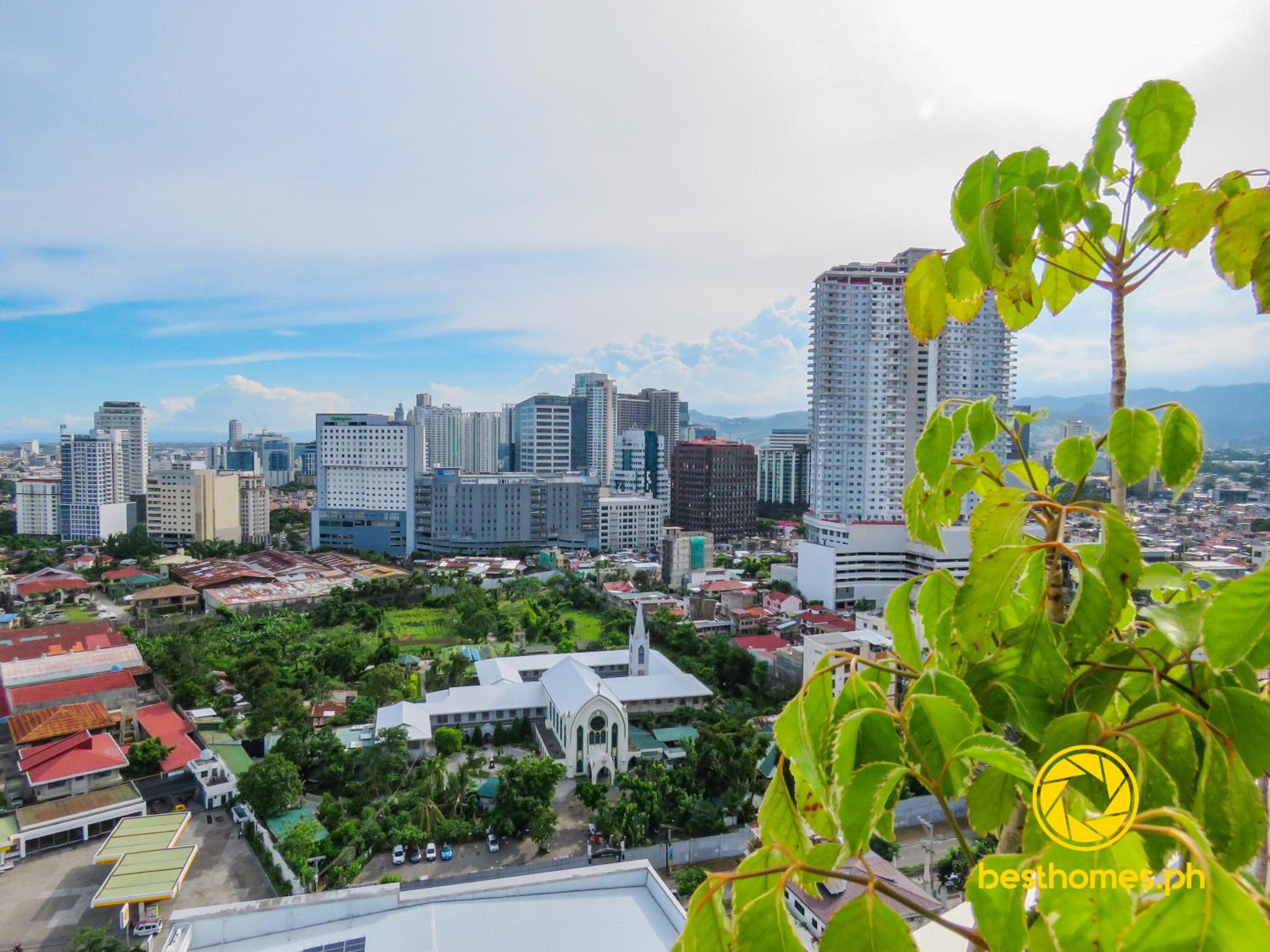 Mabolo Garden Flats Poolside Unit