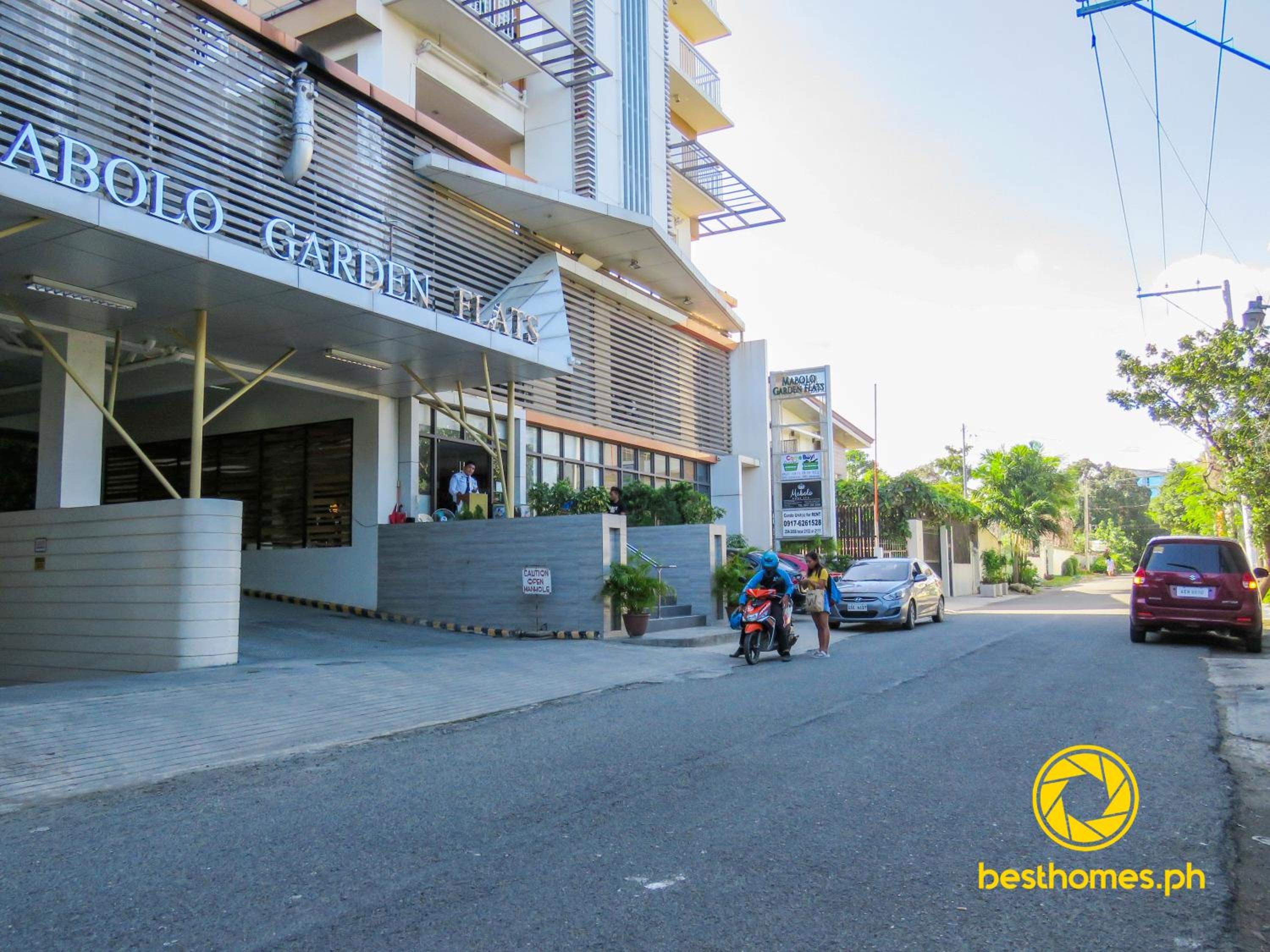 Mabolo Garden Flats Poolside Unit, photo 12