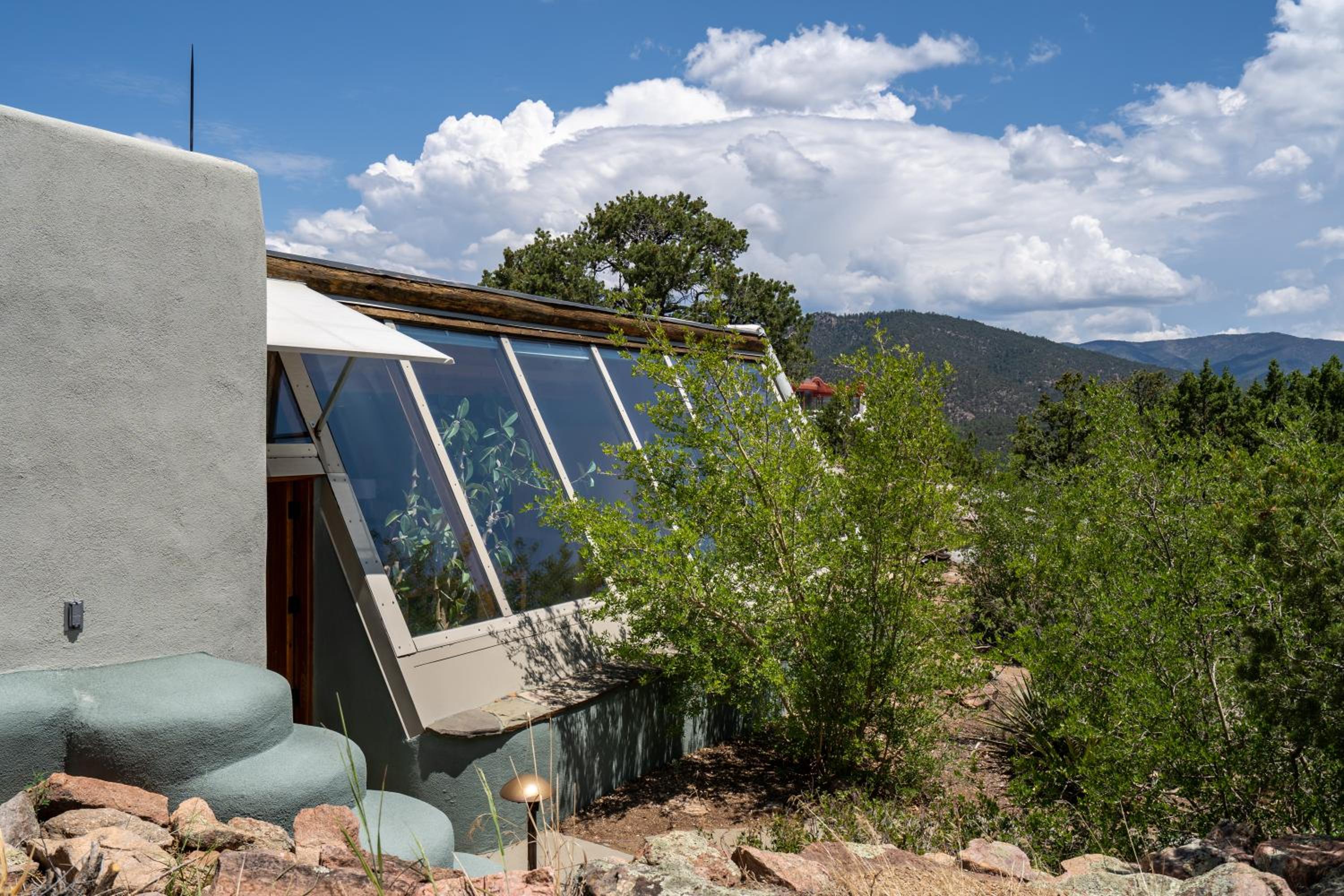 Hotel Earthship retreat + 2 spas + incredible views. - Image 1