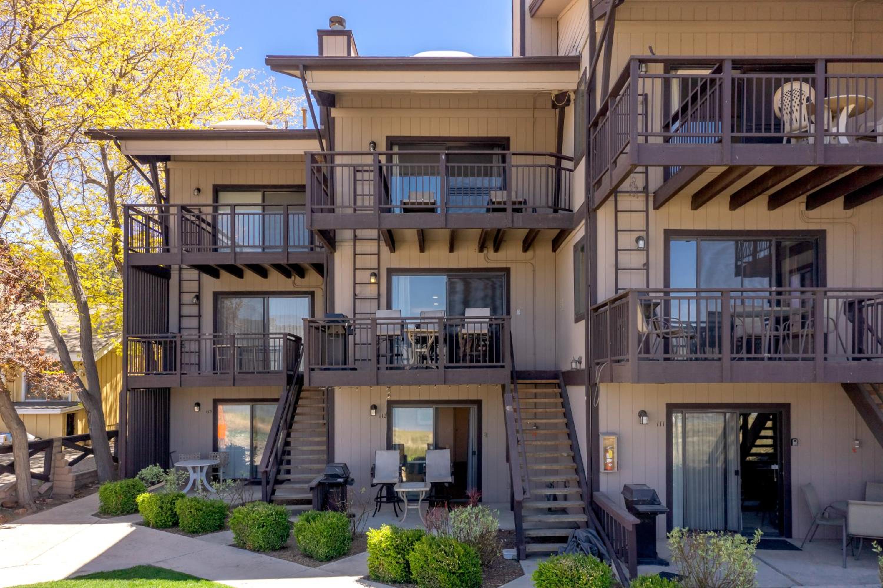 Big Bear Lakefront condo- walk to village view 5