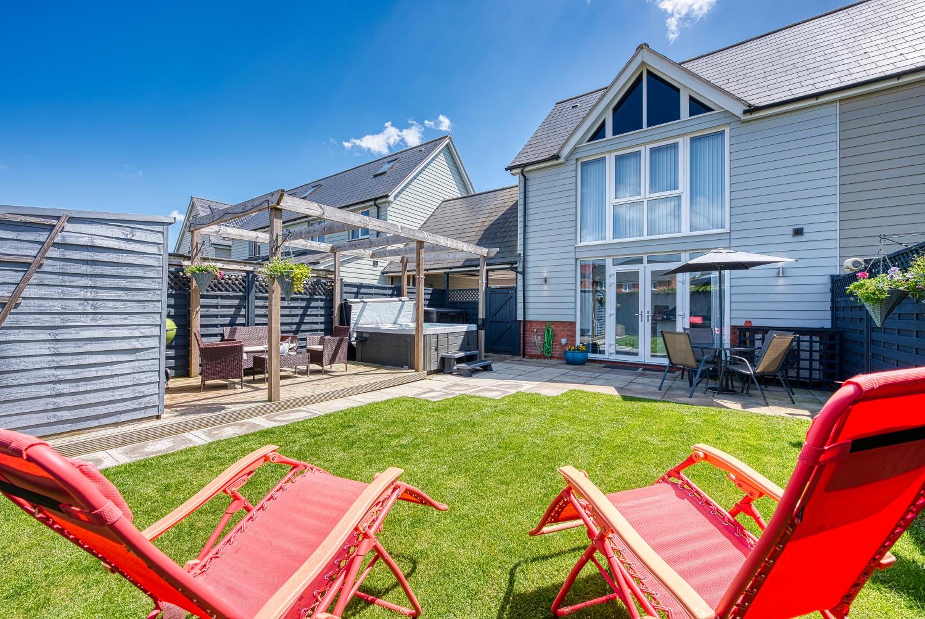 Marston Croft Cottage Spacious and Modern Hot Tub Sleeps 8 Southam by Inspire Homes view 3
