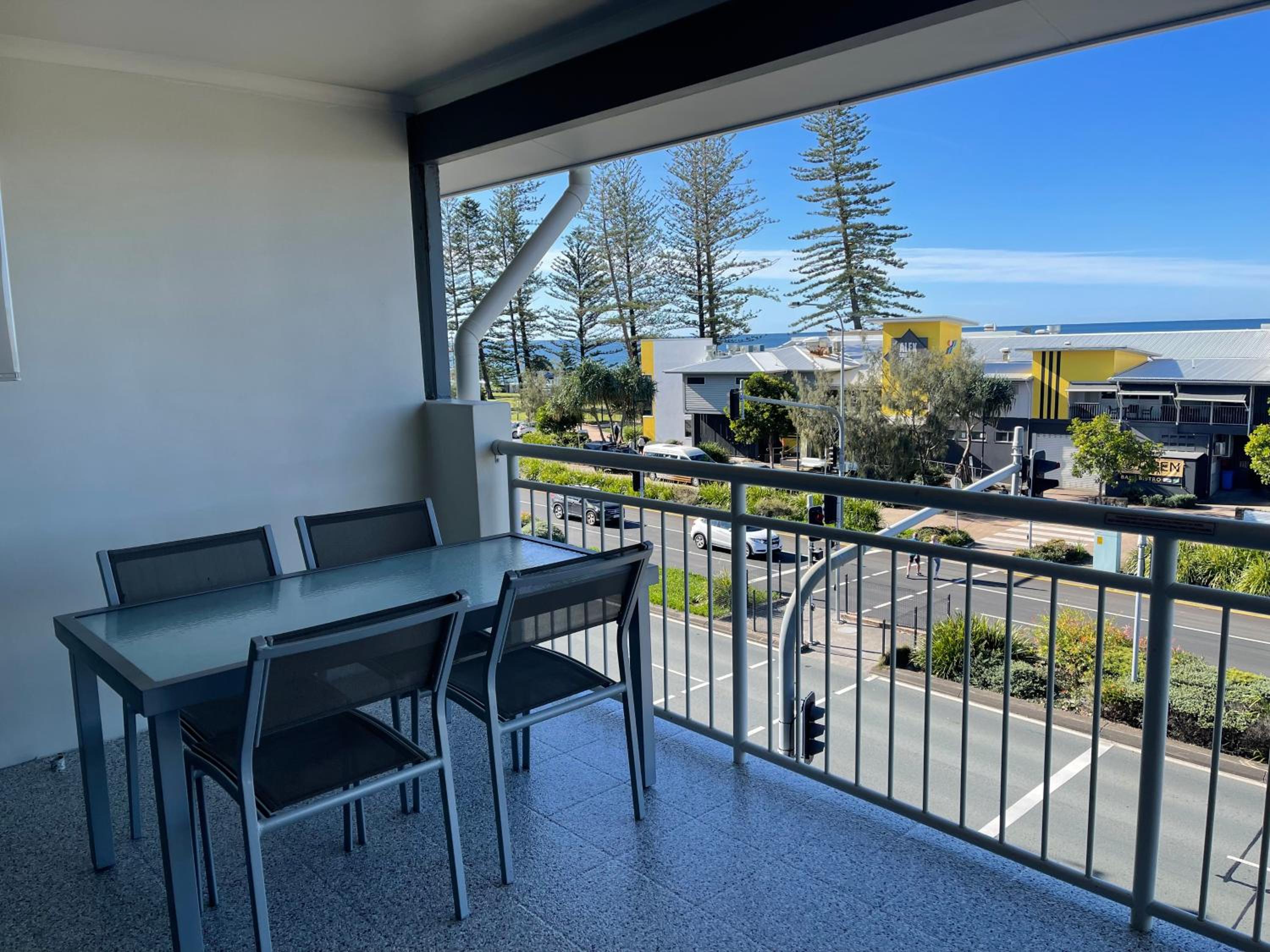 Ocean View - Alexandra Headlands Beachfront Unit