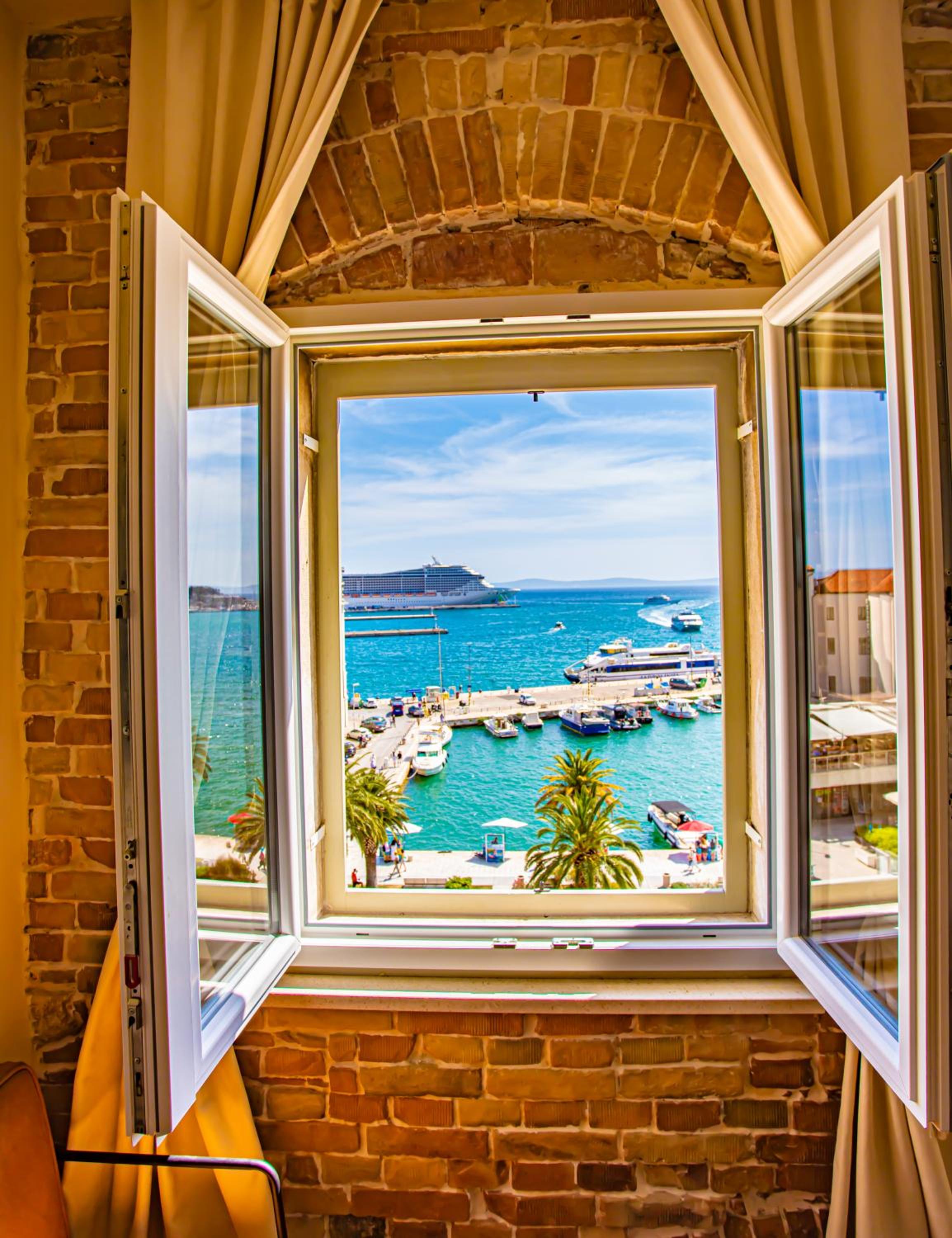Riva - the heart of palace view 3