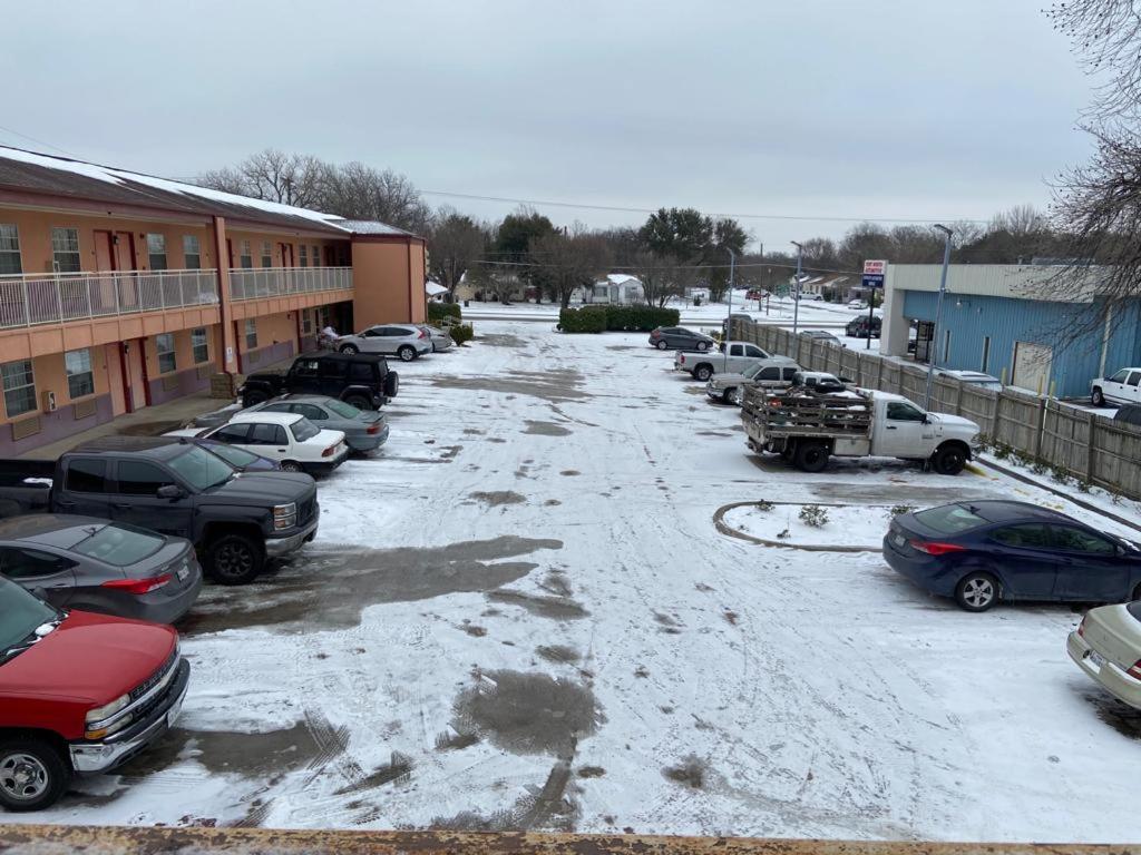 Benbrook Inn & Suites view 5