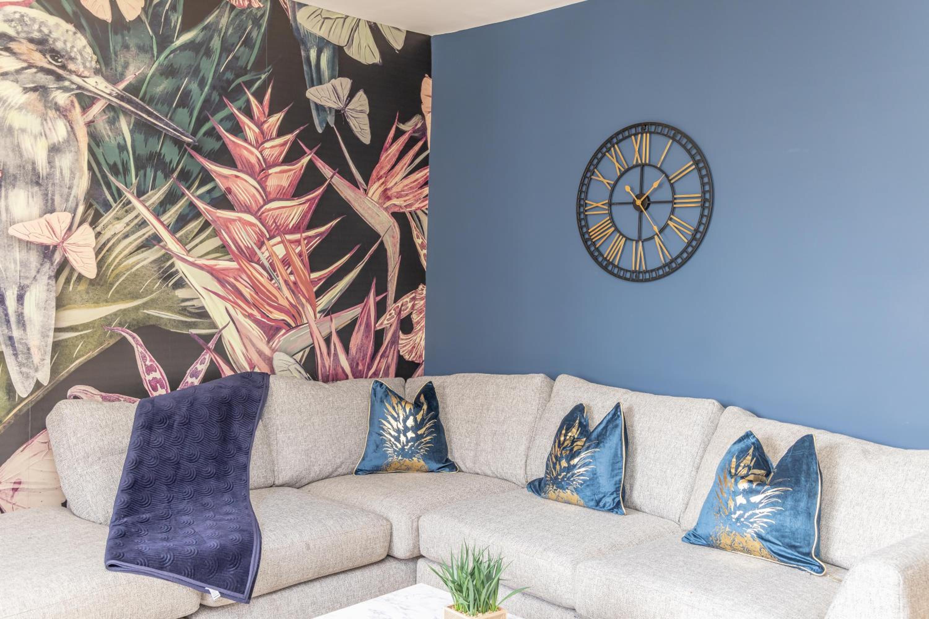 FLASH SALE Brighton Train Station 3 Bedrooms Flat BN12TER02 view 3