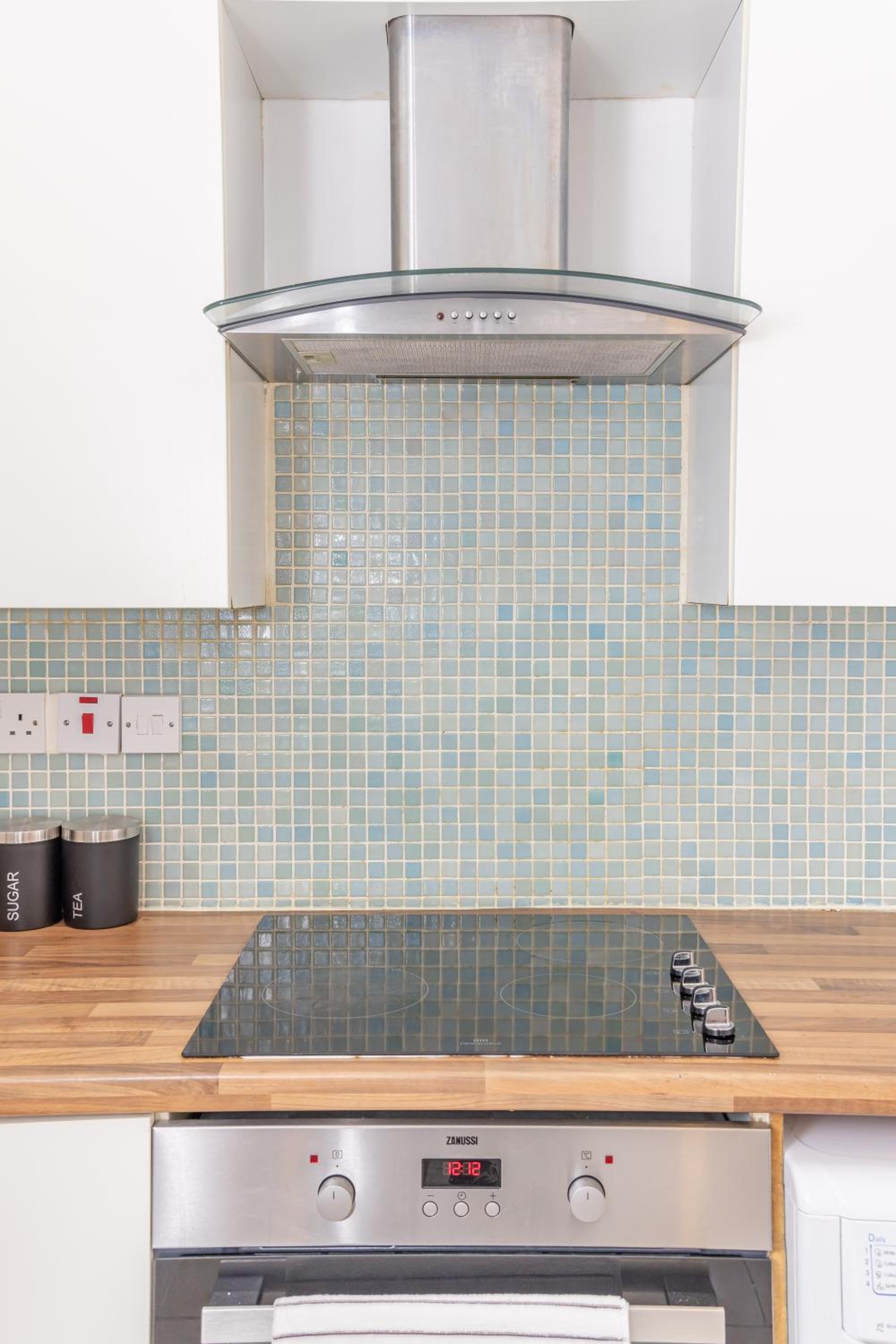 FLASH SALE Brighton Train Station 3 Bedrooms Flat BN12TER02 view 5