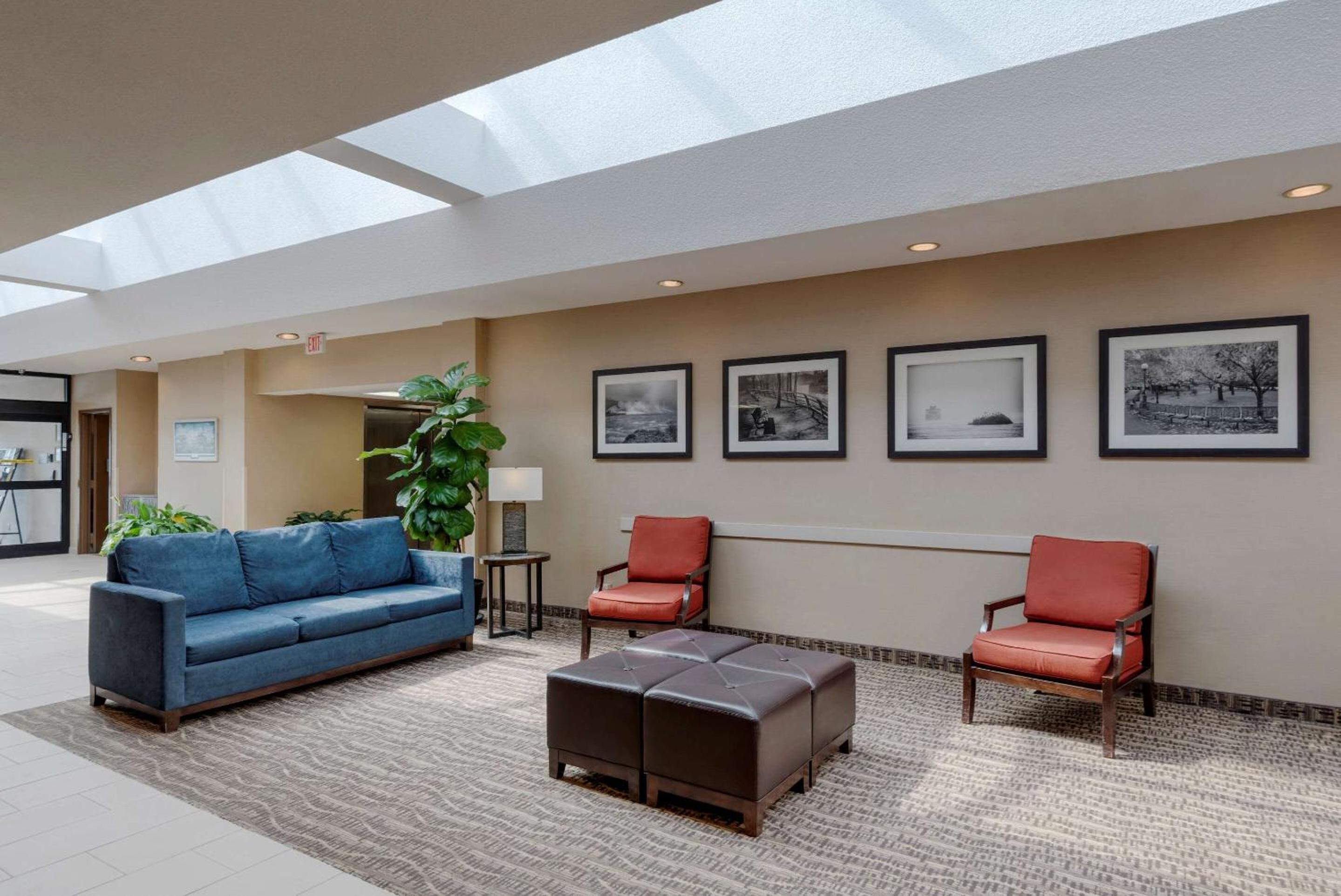 Comfort Inn The Pointe - Image 5