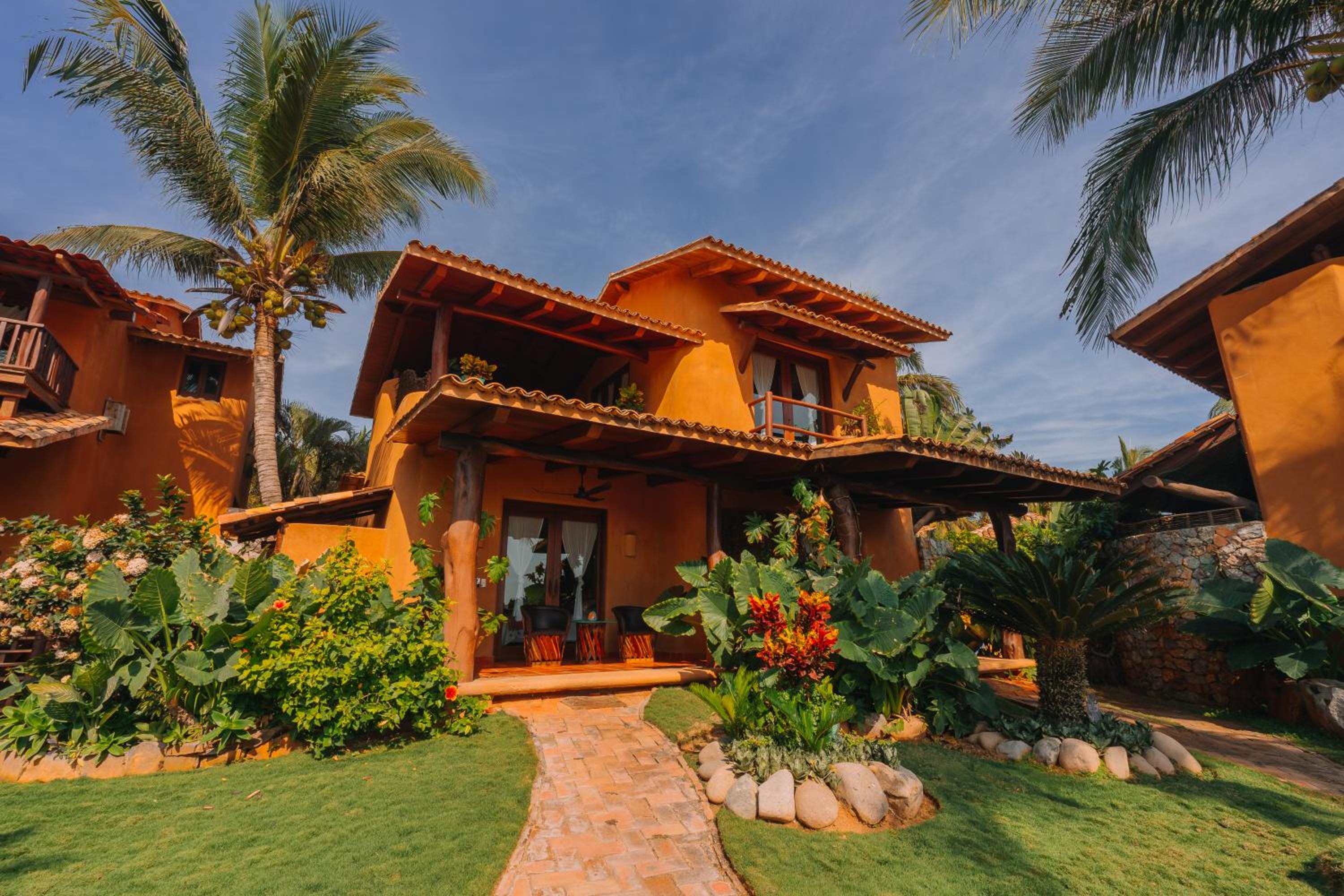 Hotel Tres Mujeres Hotel - Image 1