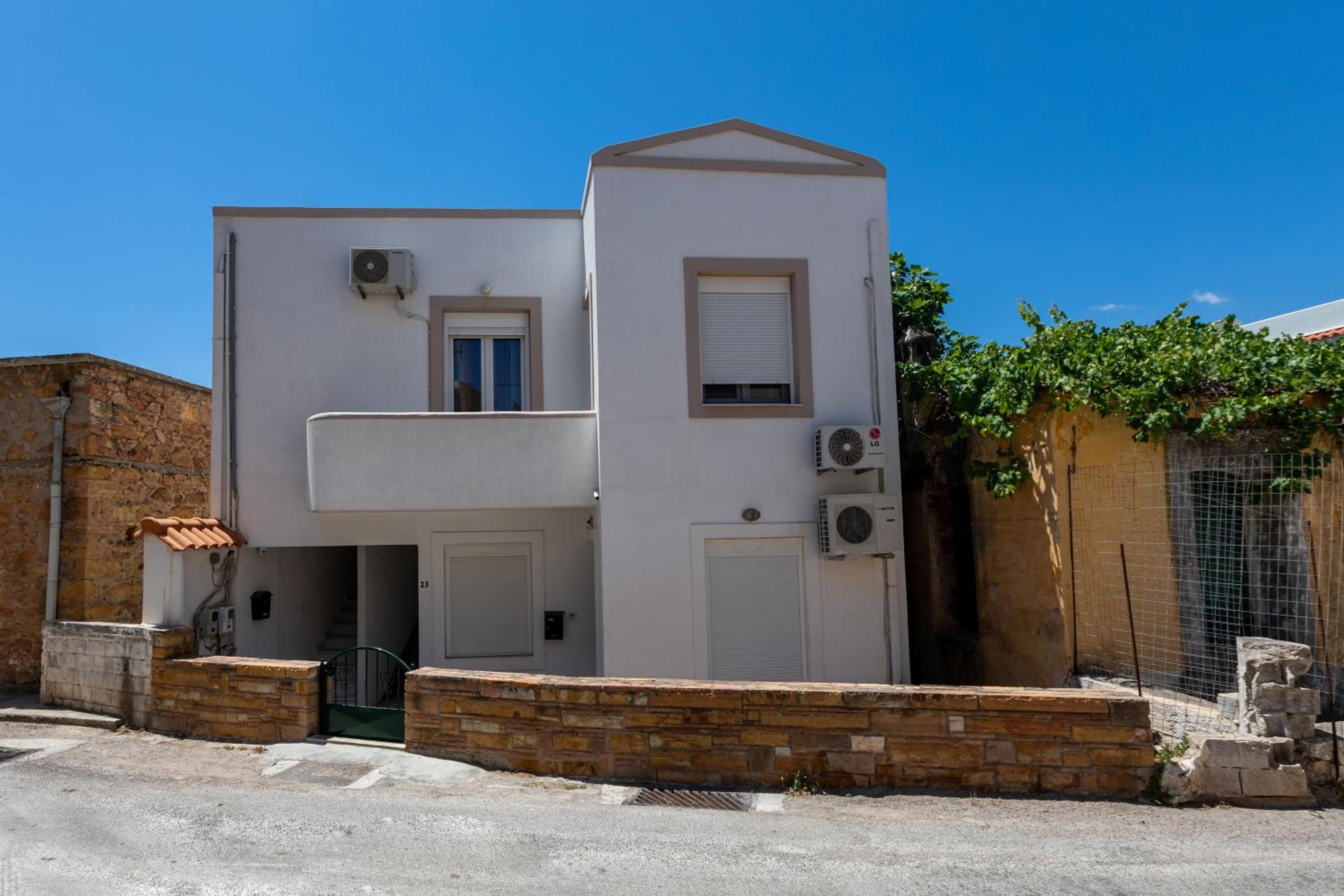 Hotel Mrs, Aphrodite's Studio - Image 1