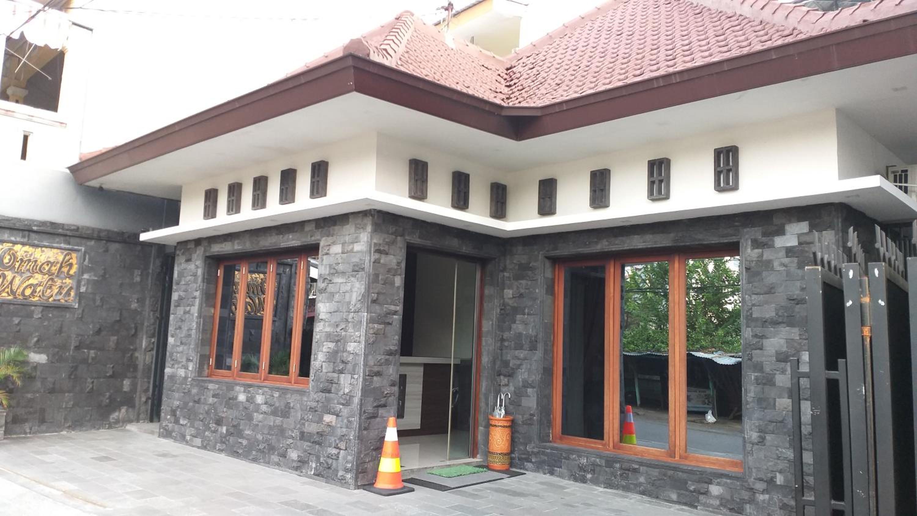 Omah Watu Homestay