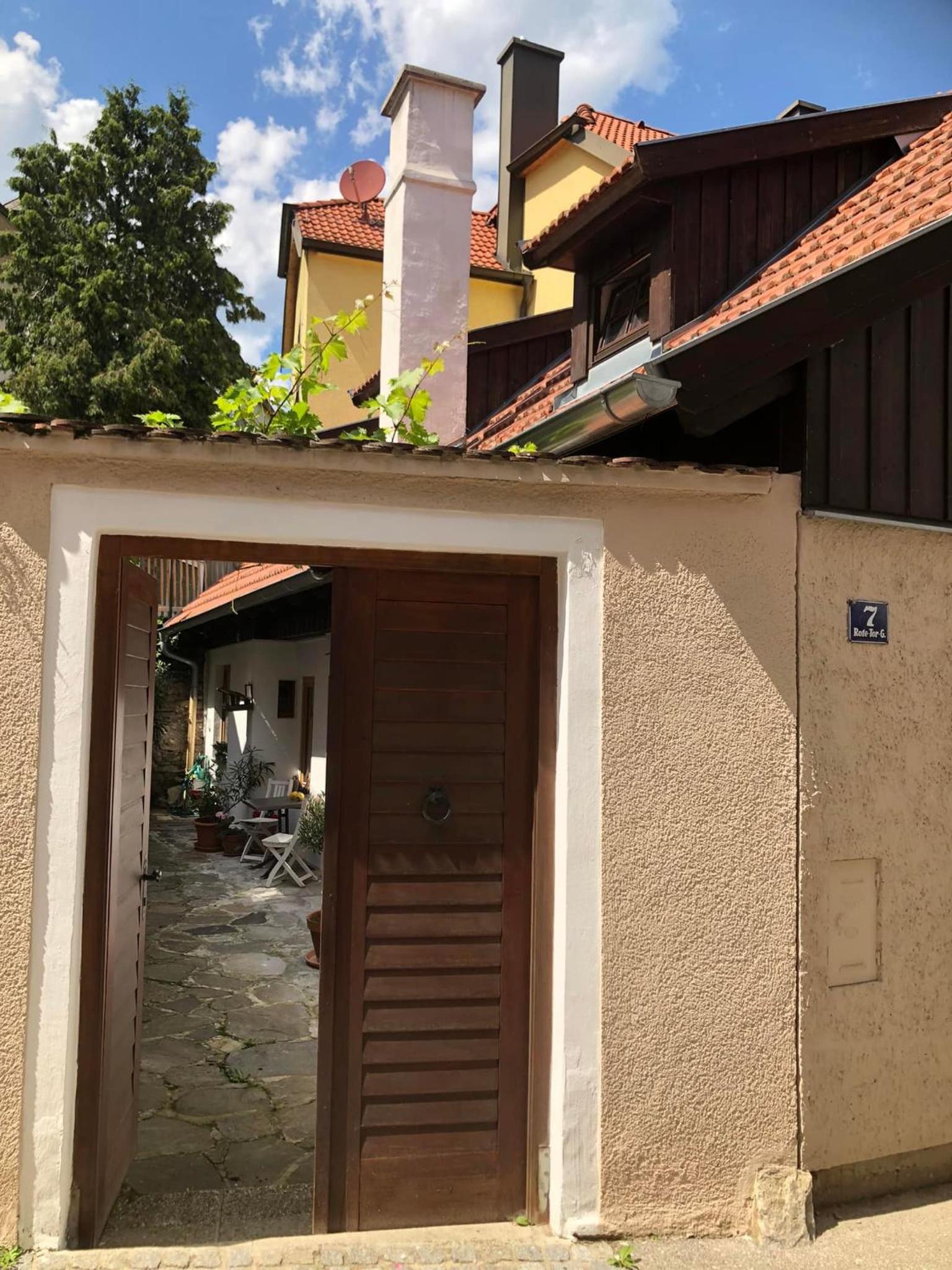 APARTMENT ZUM ROTEN TOR view 3