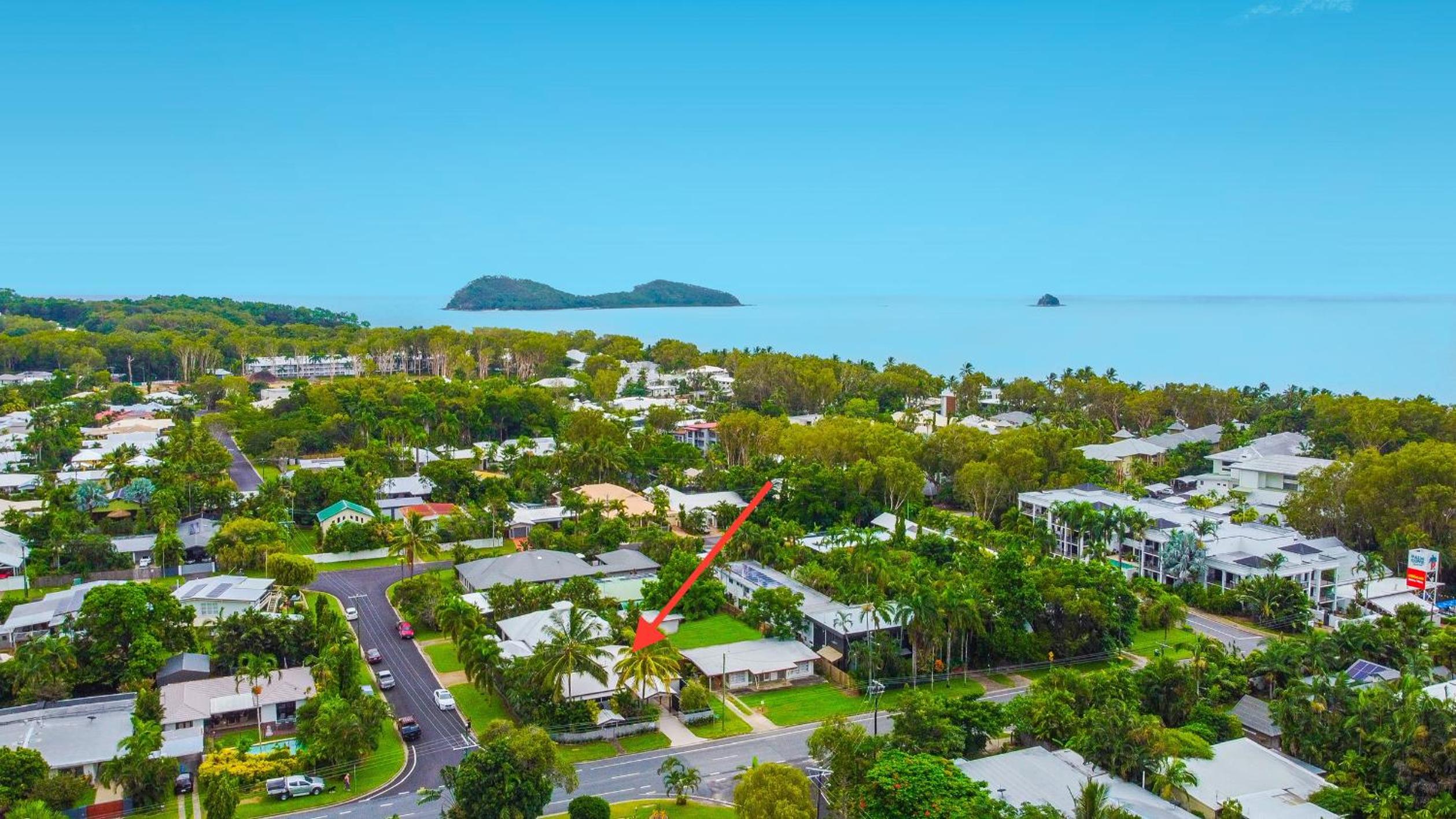 Sweet Creek Cottage, Palm Cove, 200m to Beach, Heated Pool, Pets