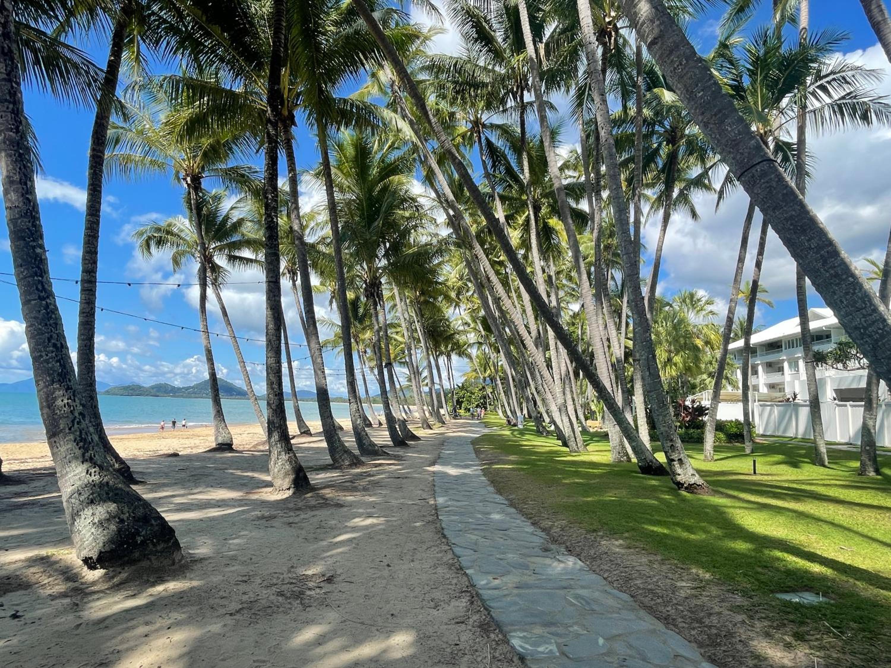 Sweet Creek Cottage, Palm Cove, 200m to Beach, Heated Pool, Pets