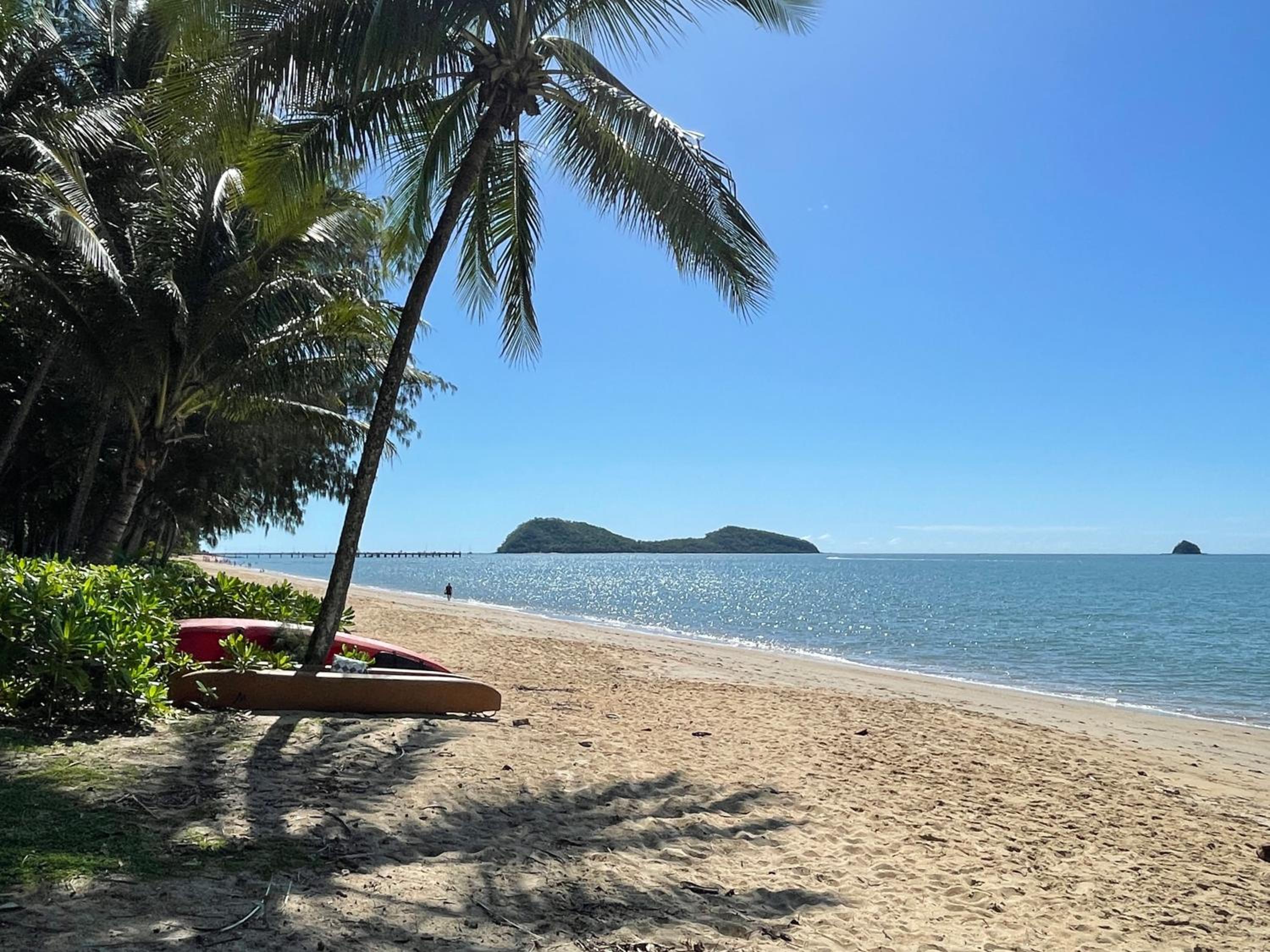 Sweet Creek Cottage, Palm Cove, 200m to Beach, Heated Pool, Pets