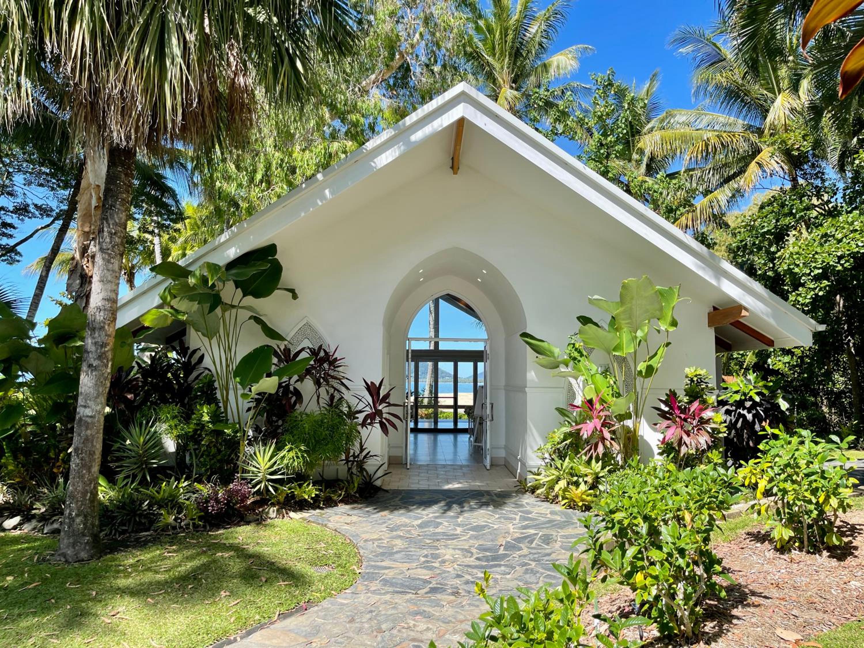 Sweet Creek Cottage, Palm Cove, 200m to Beach, Heated Pool, Pets