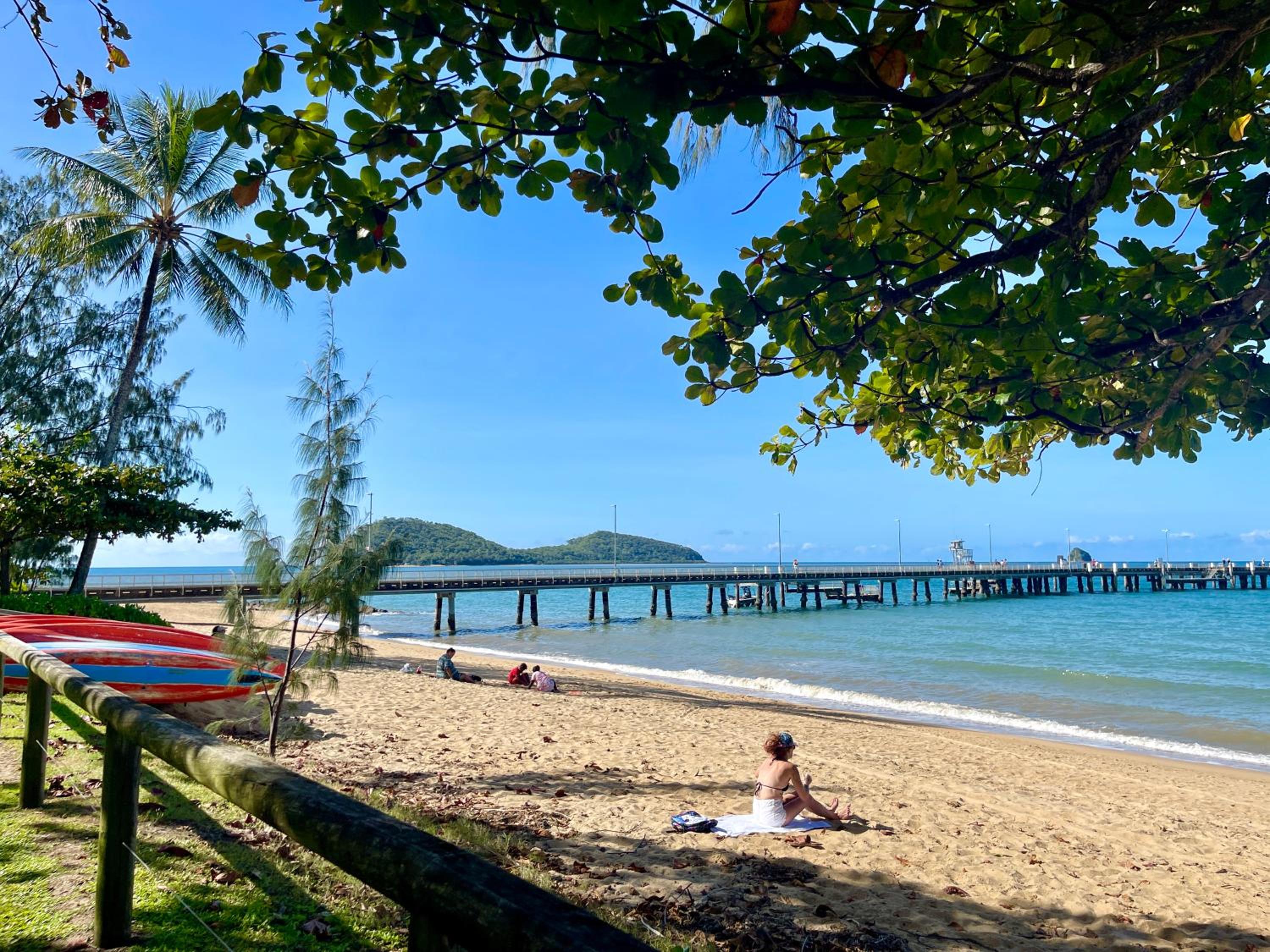 Sweet Creek Cottage, Palm Cove, 200m to Beach, Heated Pool, Pets