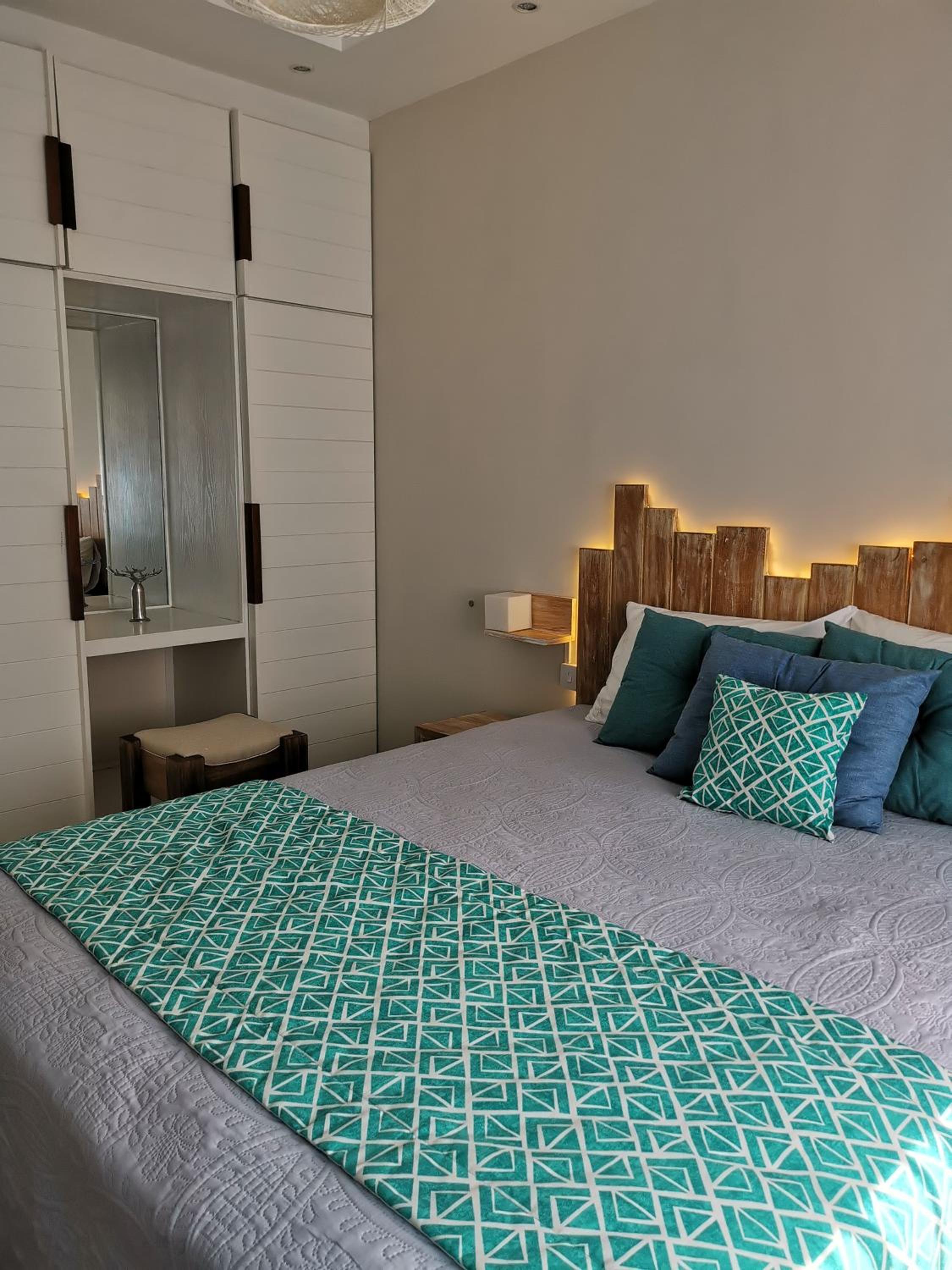 PEREYBERE -PREMIUM STAY- WITH POOL - BEACHCOVE Apartments, North Living, APT 8 view 5