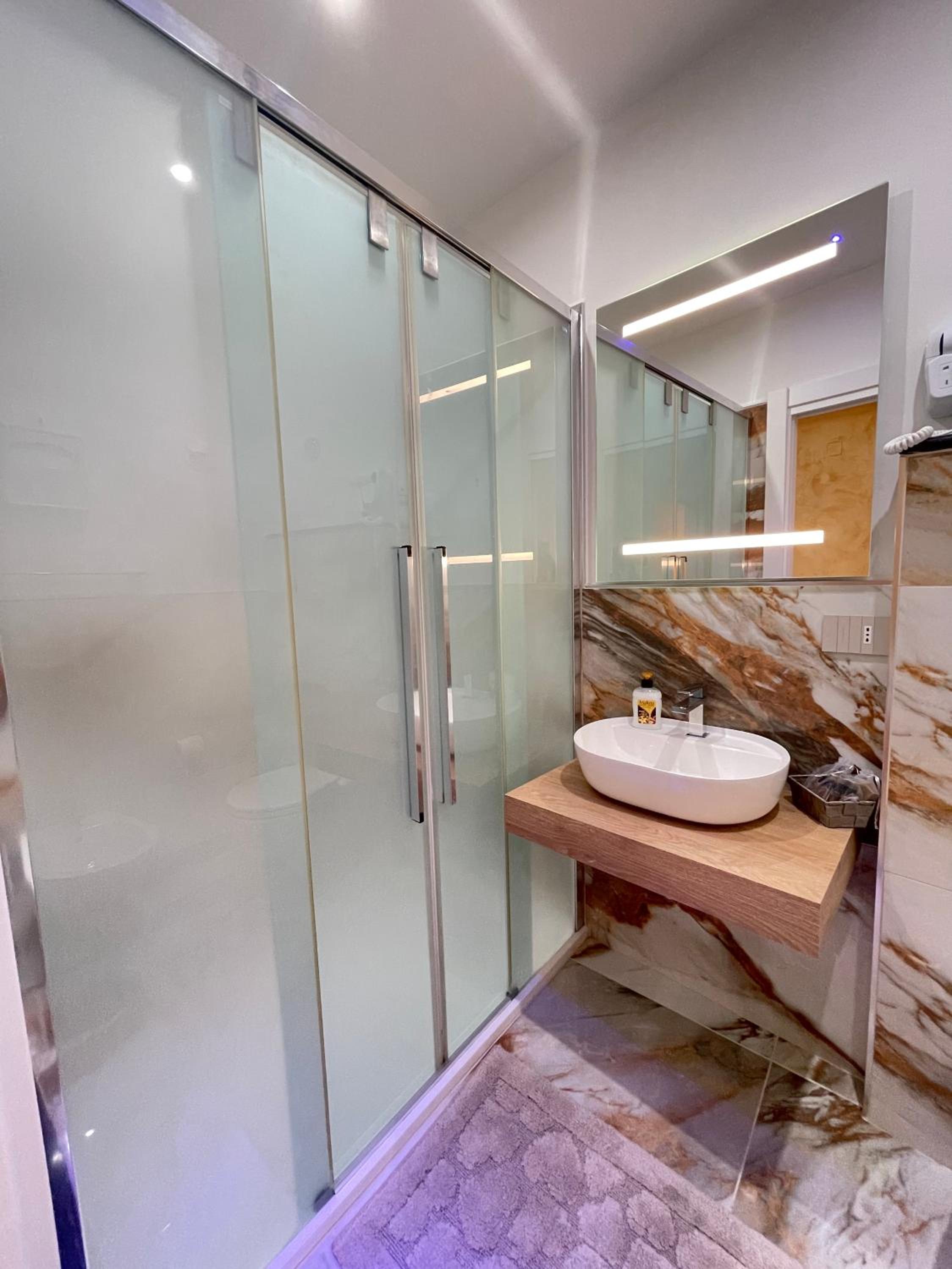 Narcisse en Tropea — bathroom