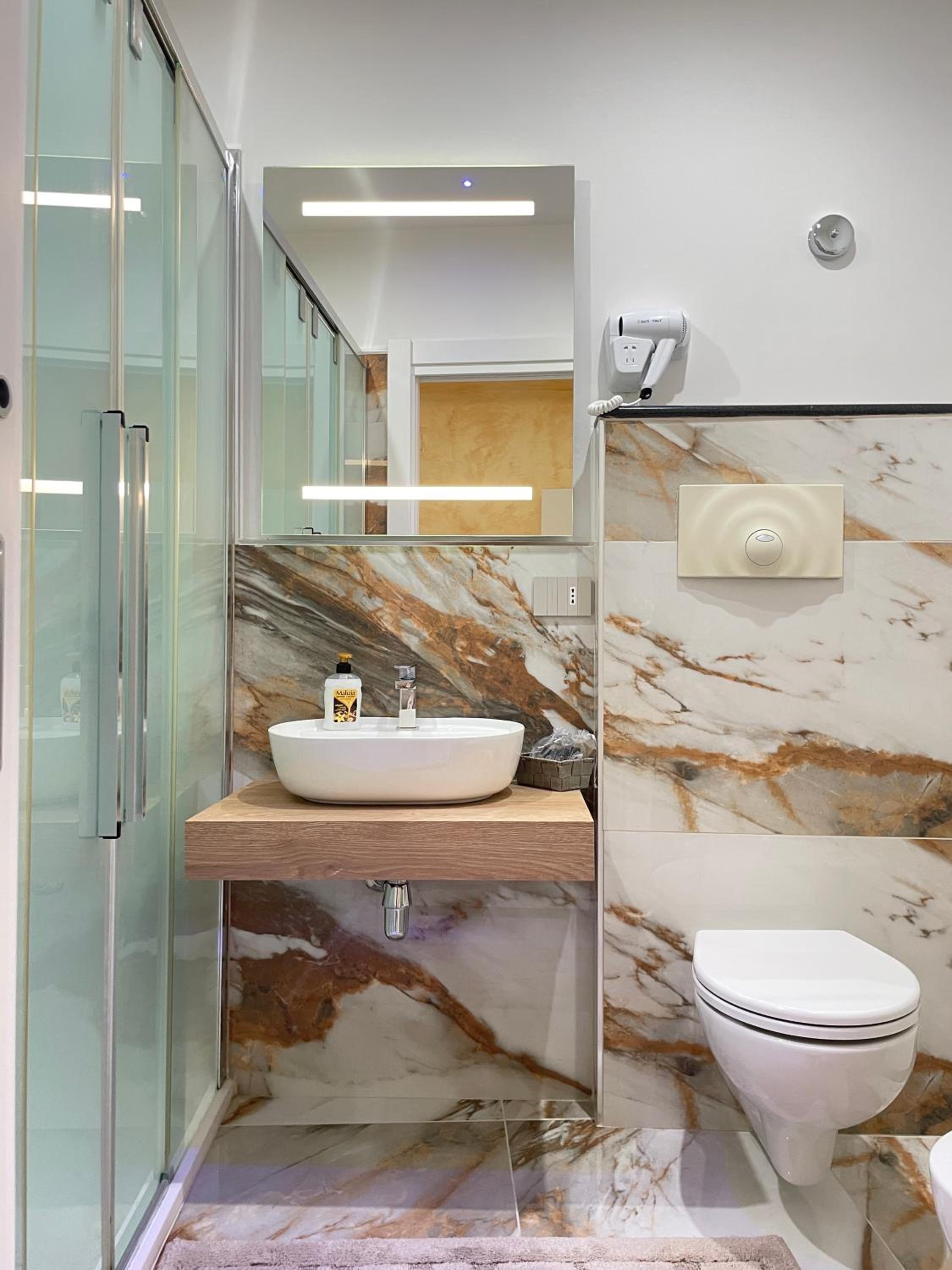 Narcisse en Tropea — bathroom