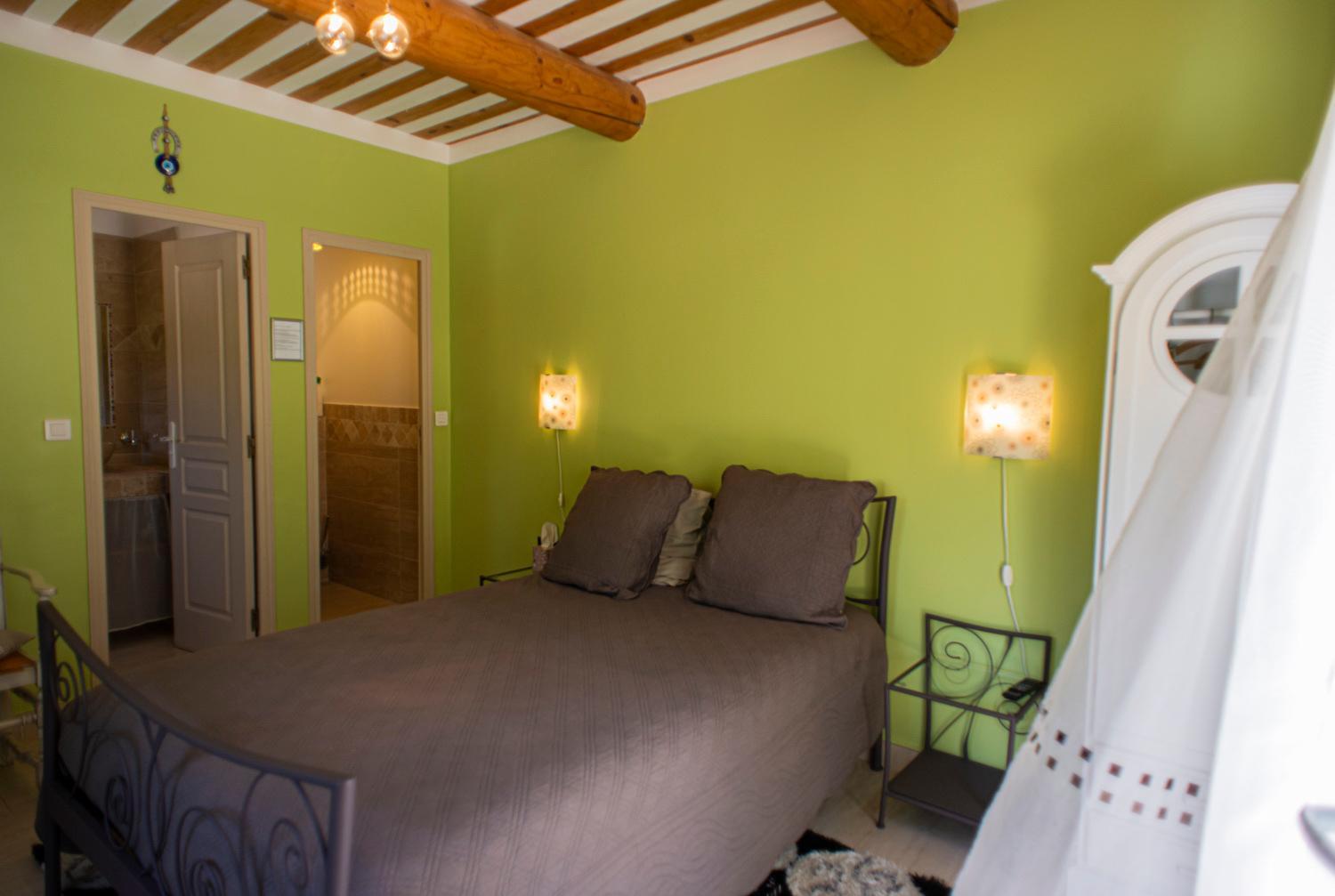 Les Manaux en Provence view 3