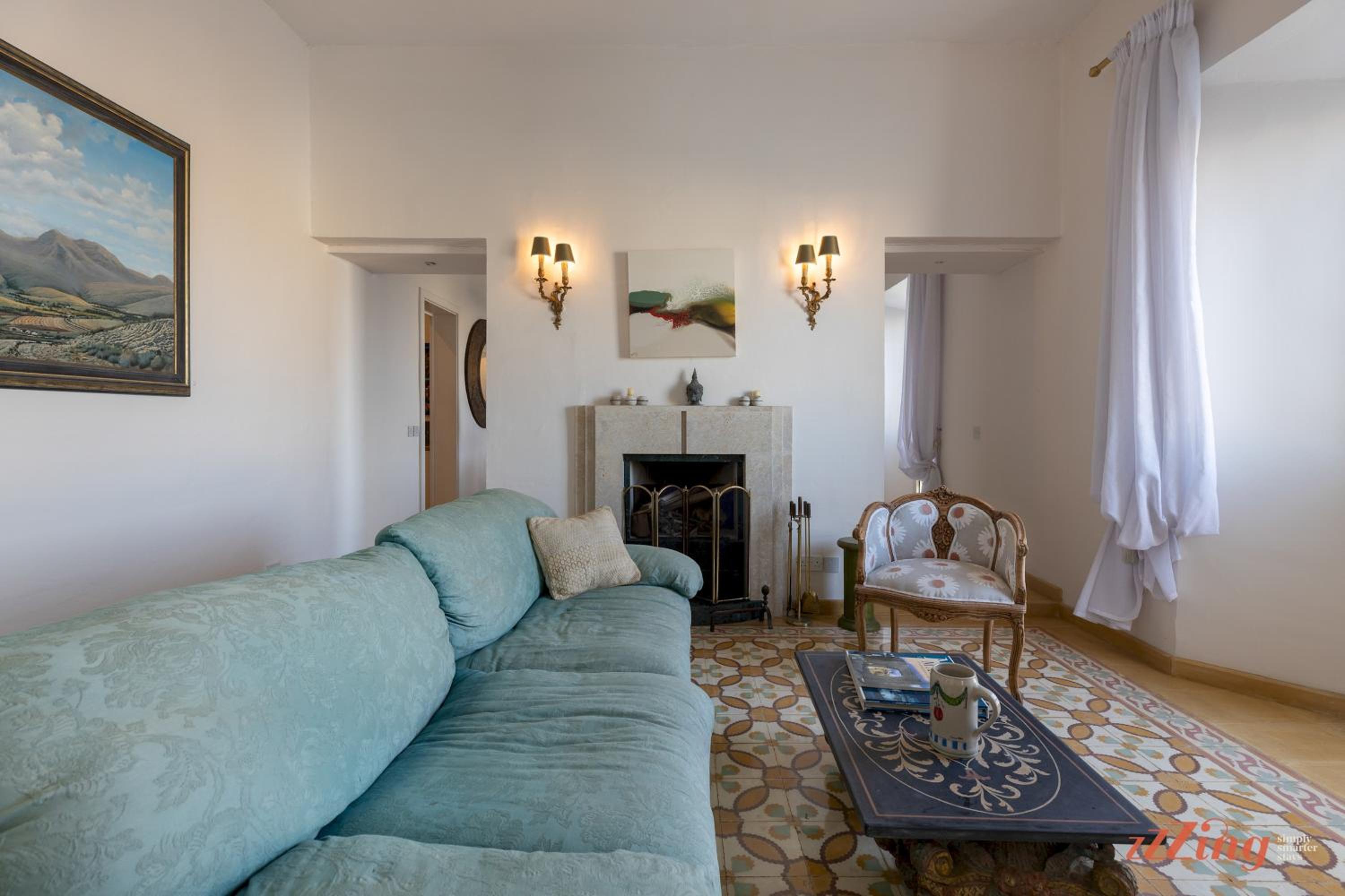 2BR Holiday Home in Isla with Pretty Harbour Views