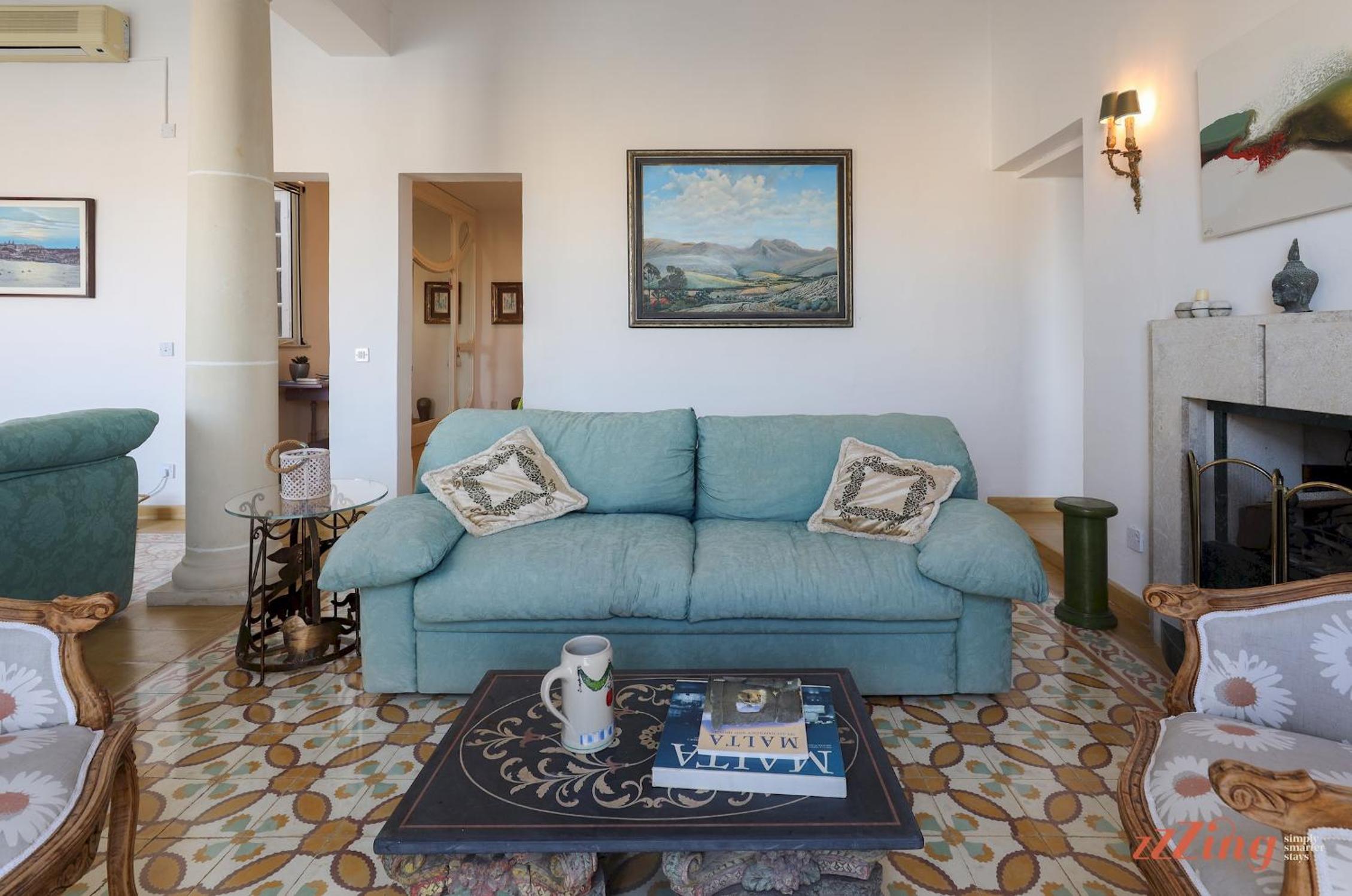 2BR Holiday Home in Isla with Pretty Harbour Views
