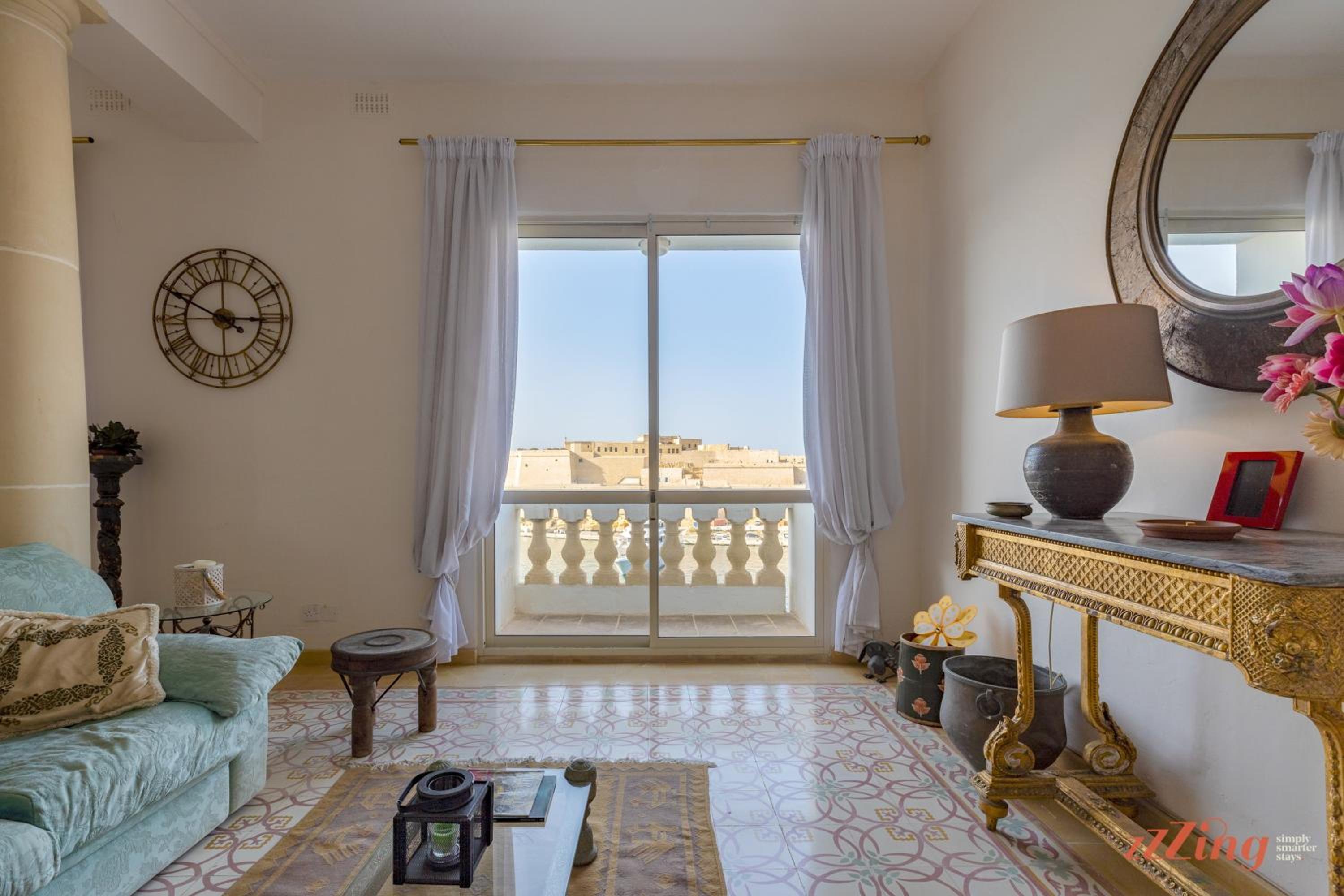2BR Holiday Home in Isla with Pretty Harbour Views