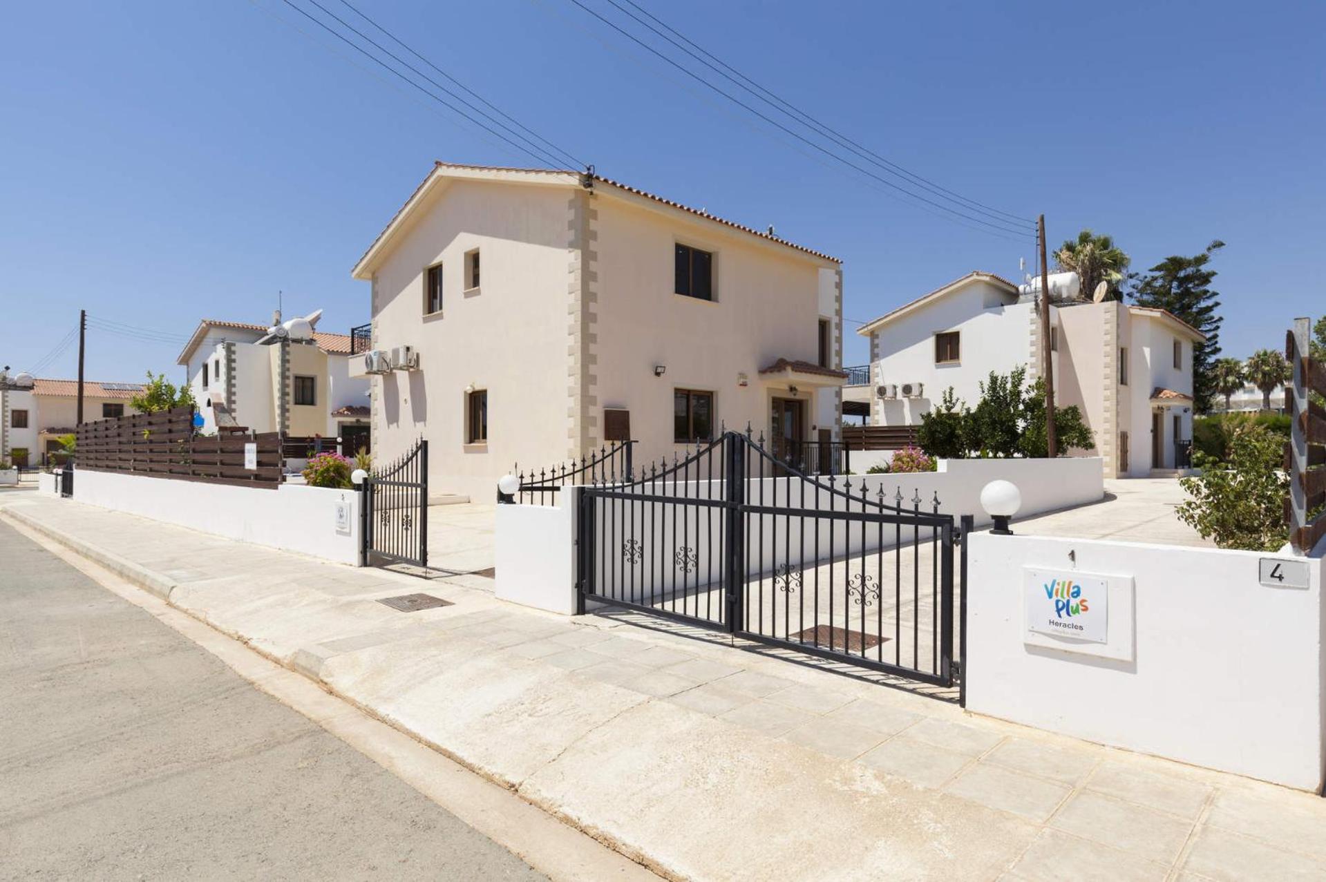 Villa Angela Coral by Villa Plus