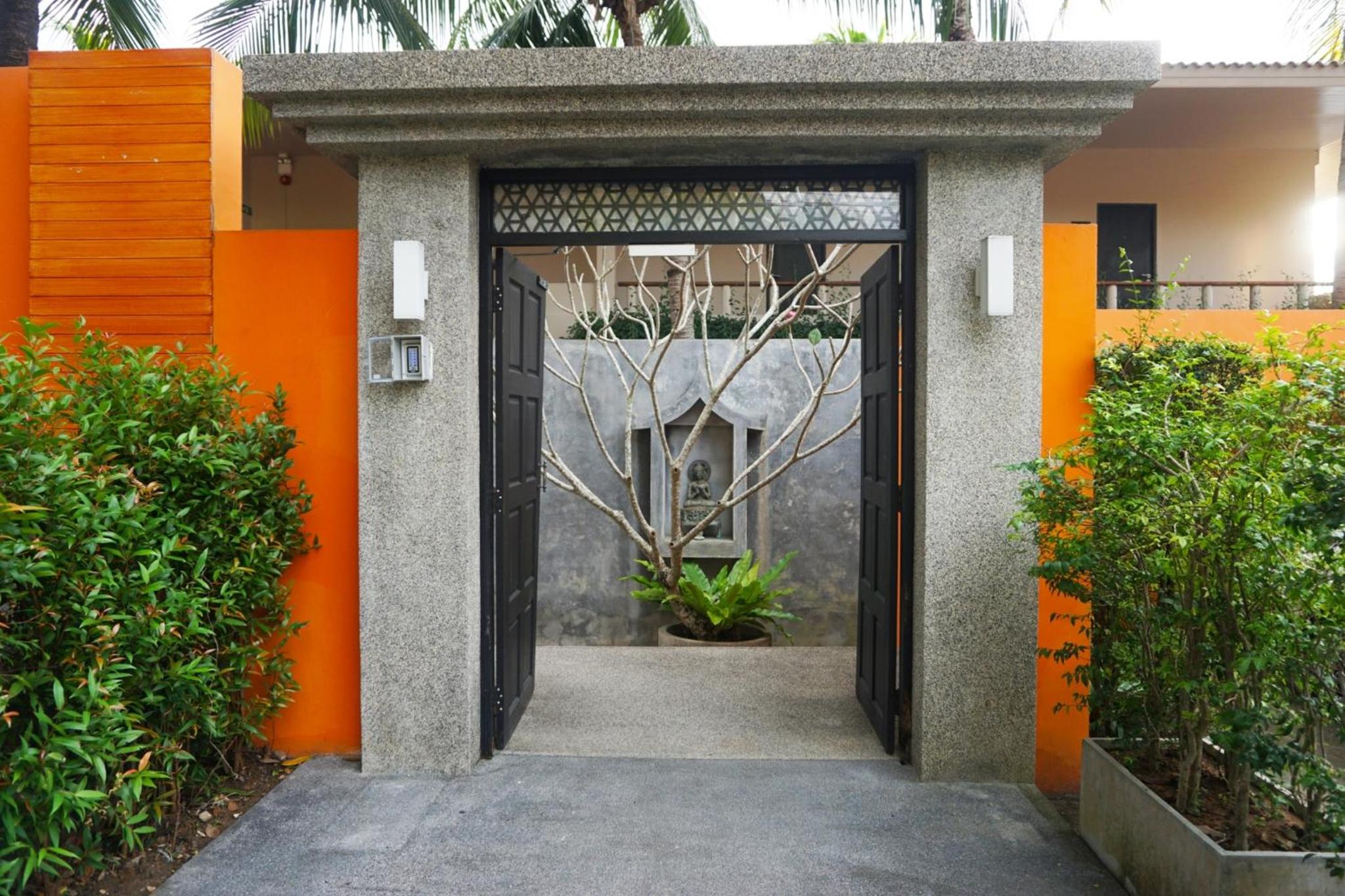 Hotel Signature Phuket Resort - Image 1