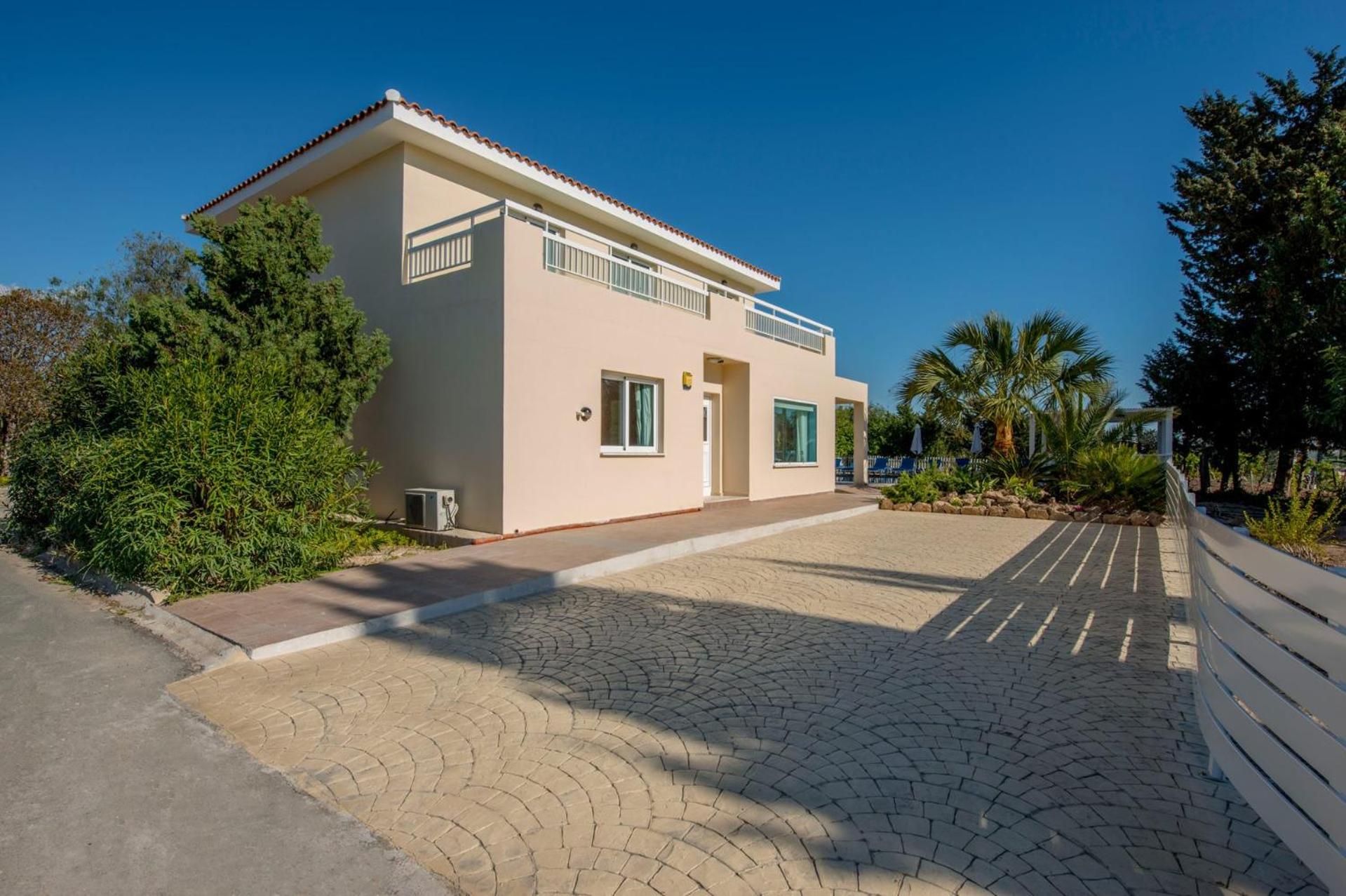 Villa Antigoni by Villa Plus