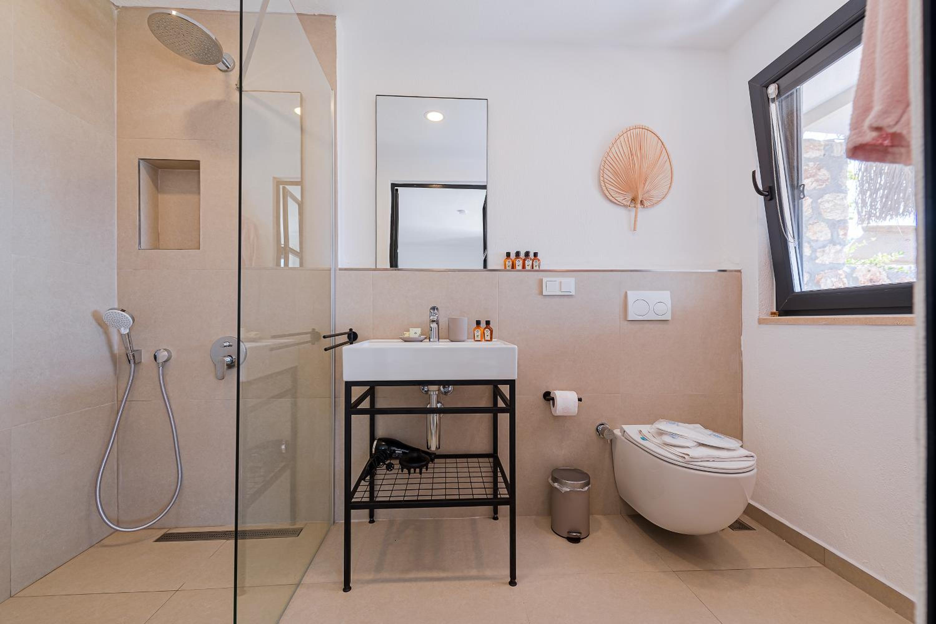 Kale Suites, heated pool in winter, adults only - Image 49