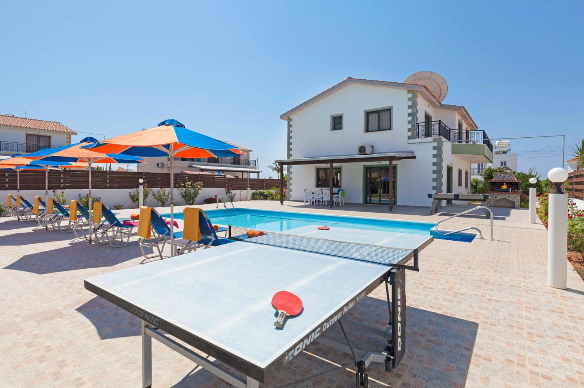 Villa Hermes by Villa Plus