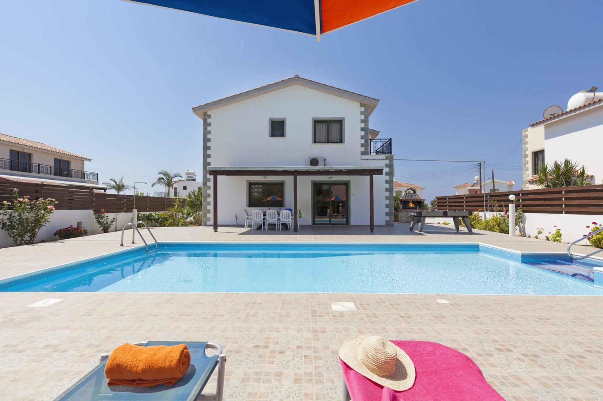 Villa Hermes by Villa Plus