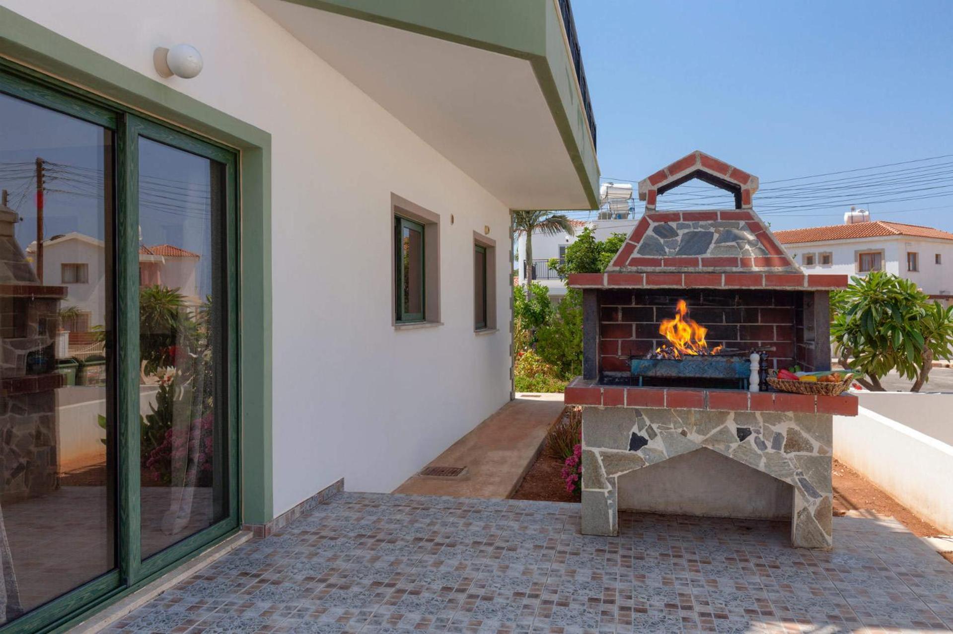 Villa Hermes by Villa Plus