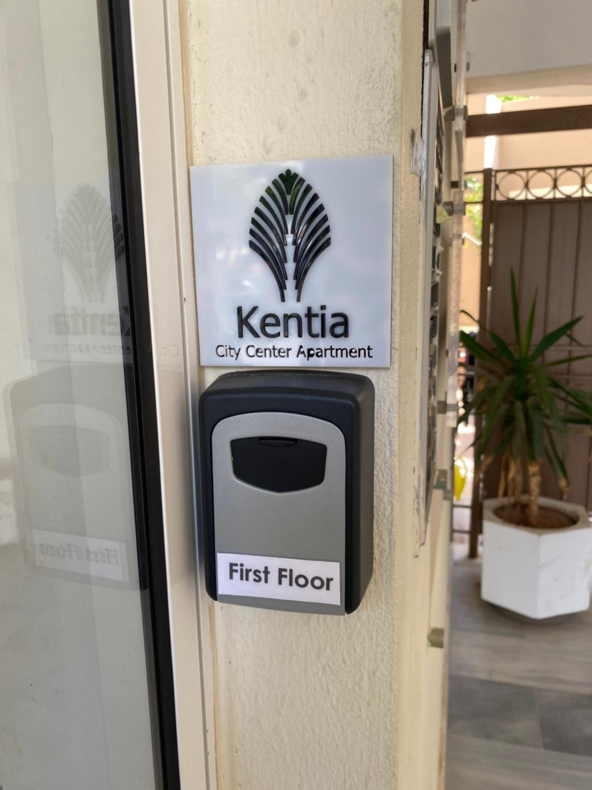 Kentia Modern/Artistic City Apartment