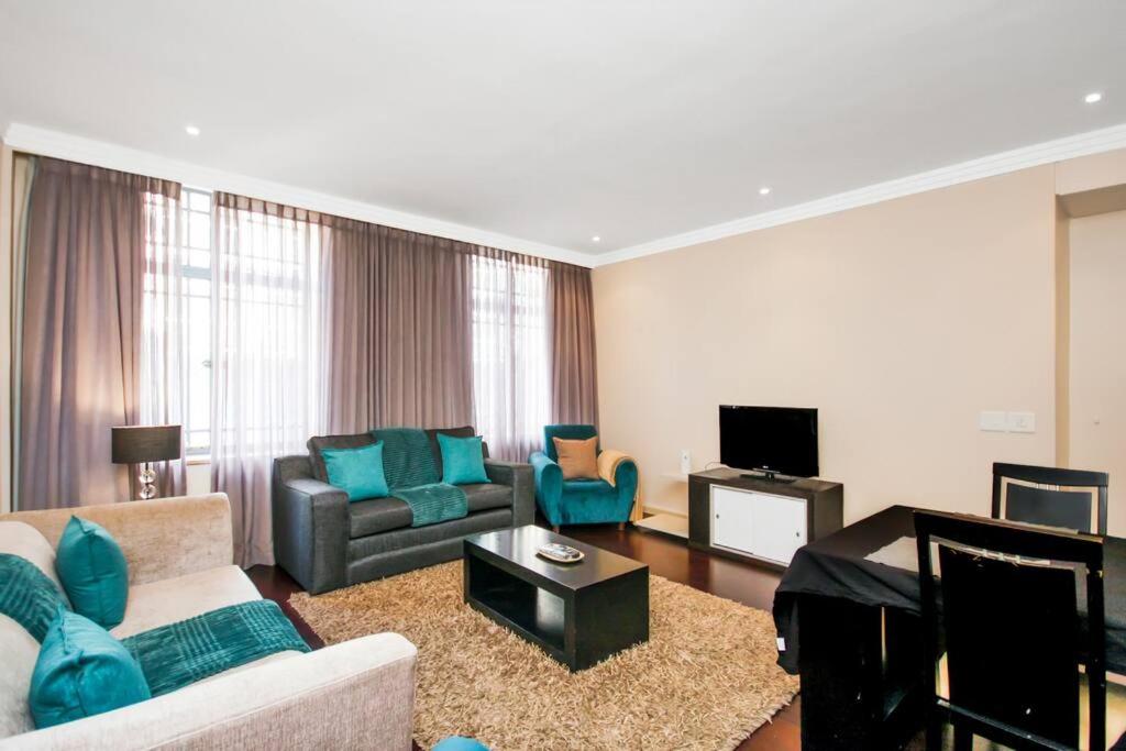City Life Apartment with Rooftop Pool!