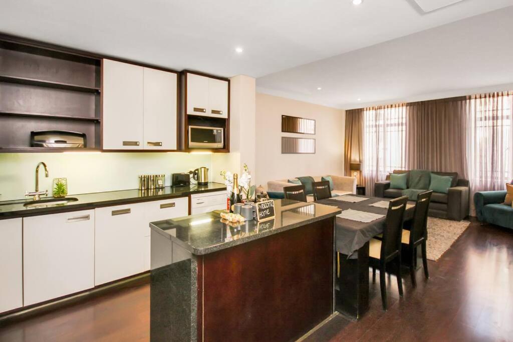 City Life Apartment with Rooftop Pool!