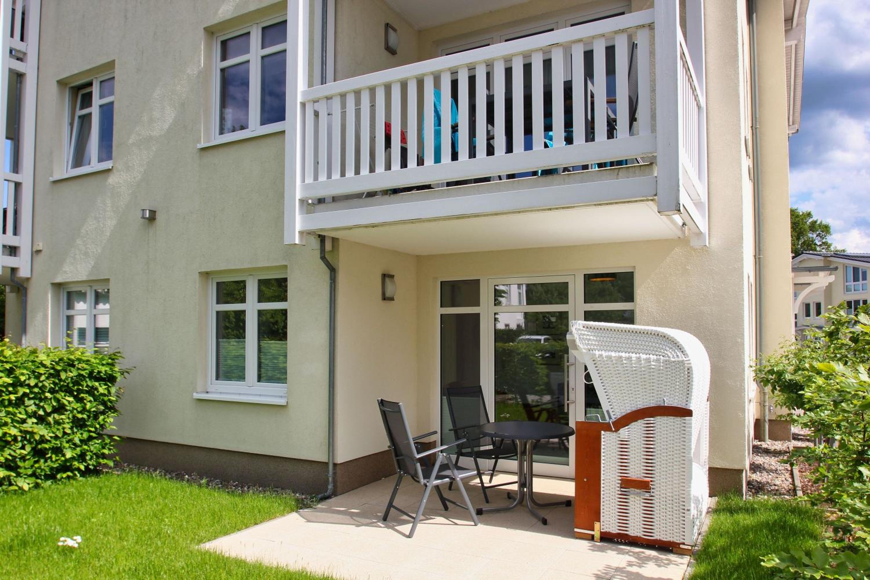 Terrasse, gratis Nutzung vom AHOI Erlebnisbad und Sauna in Sellin - Meeresblick FeWo 78