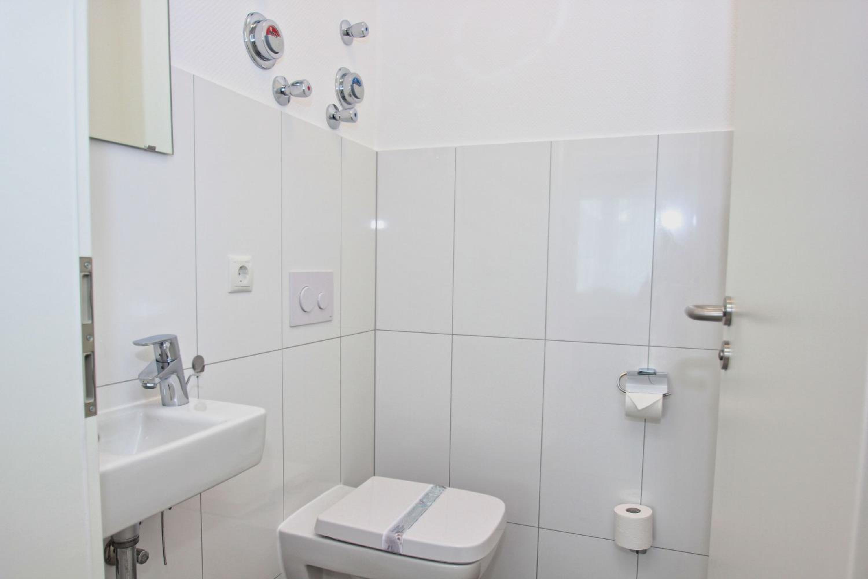 Terrasse, gratis Nutzung vom AHOI Erlebnisbad und Sauna in Sellin - Meeresblick FeWo 78