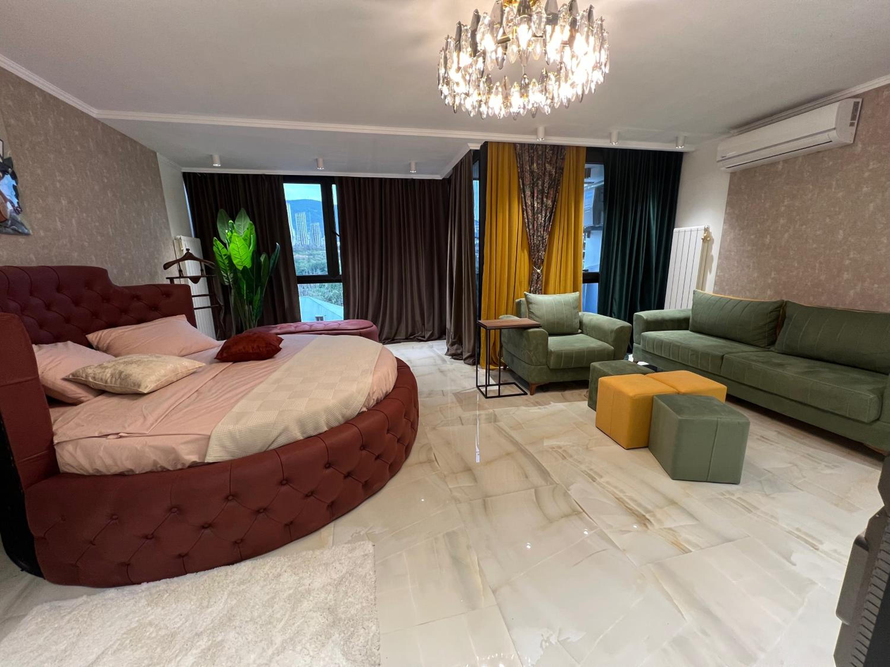 Business Studio Apartment in Central Park view 2
