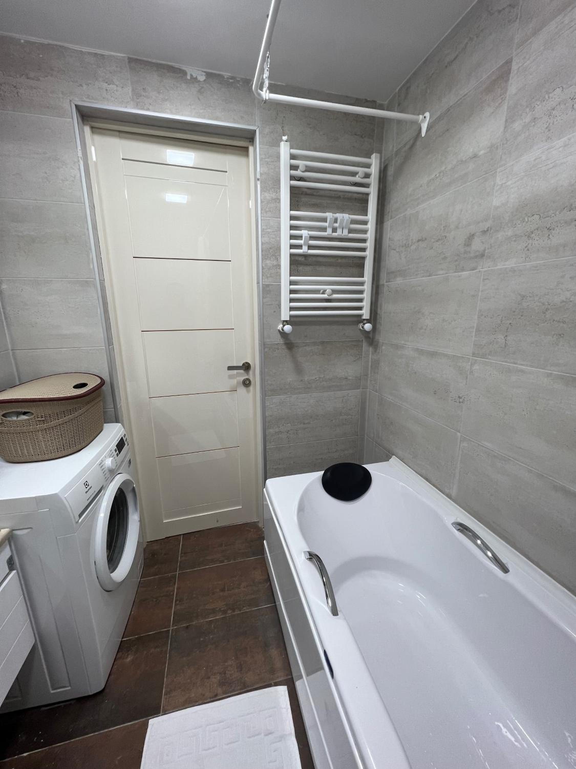 Business Studio Apartment in Central Park view 3