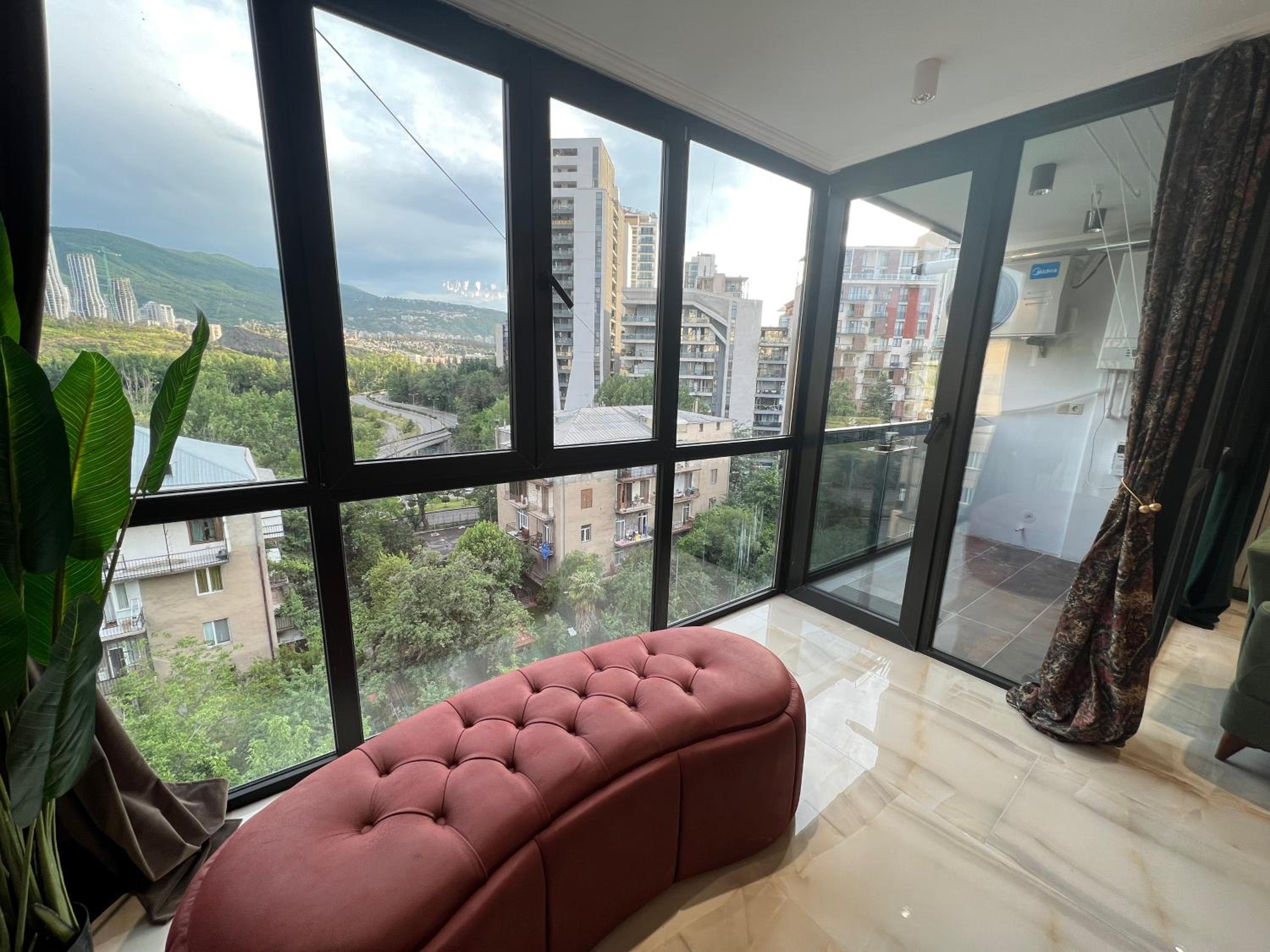 Business Studio Apartment in Central Park view 4