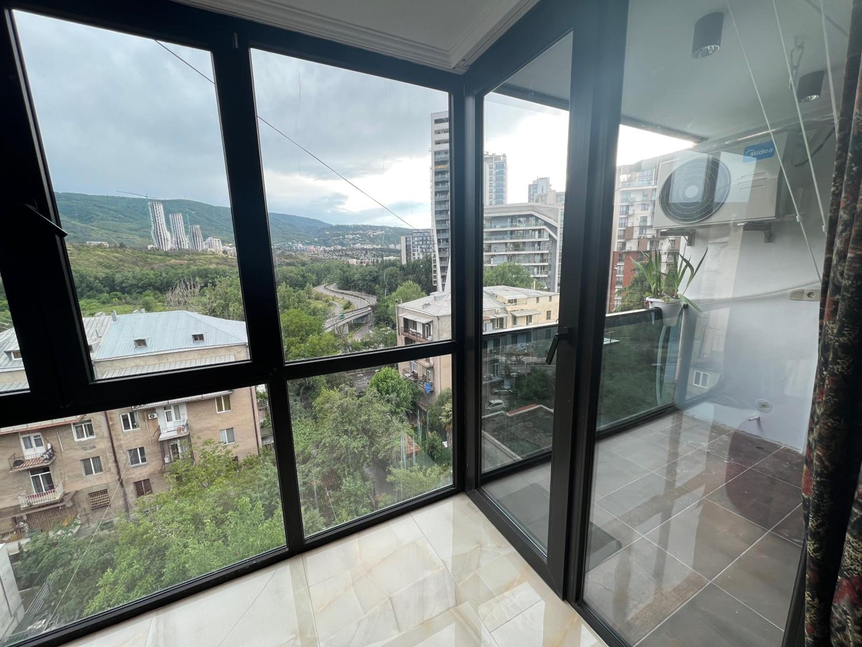 Business Studio Apartment in Central Park view 5