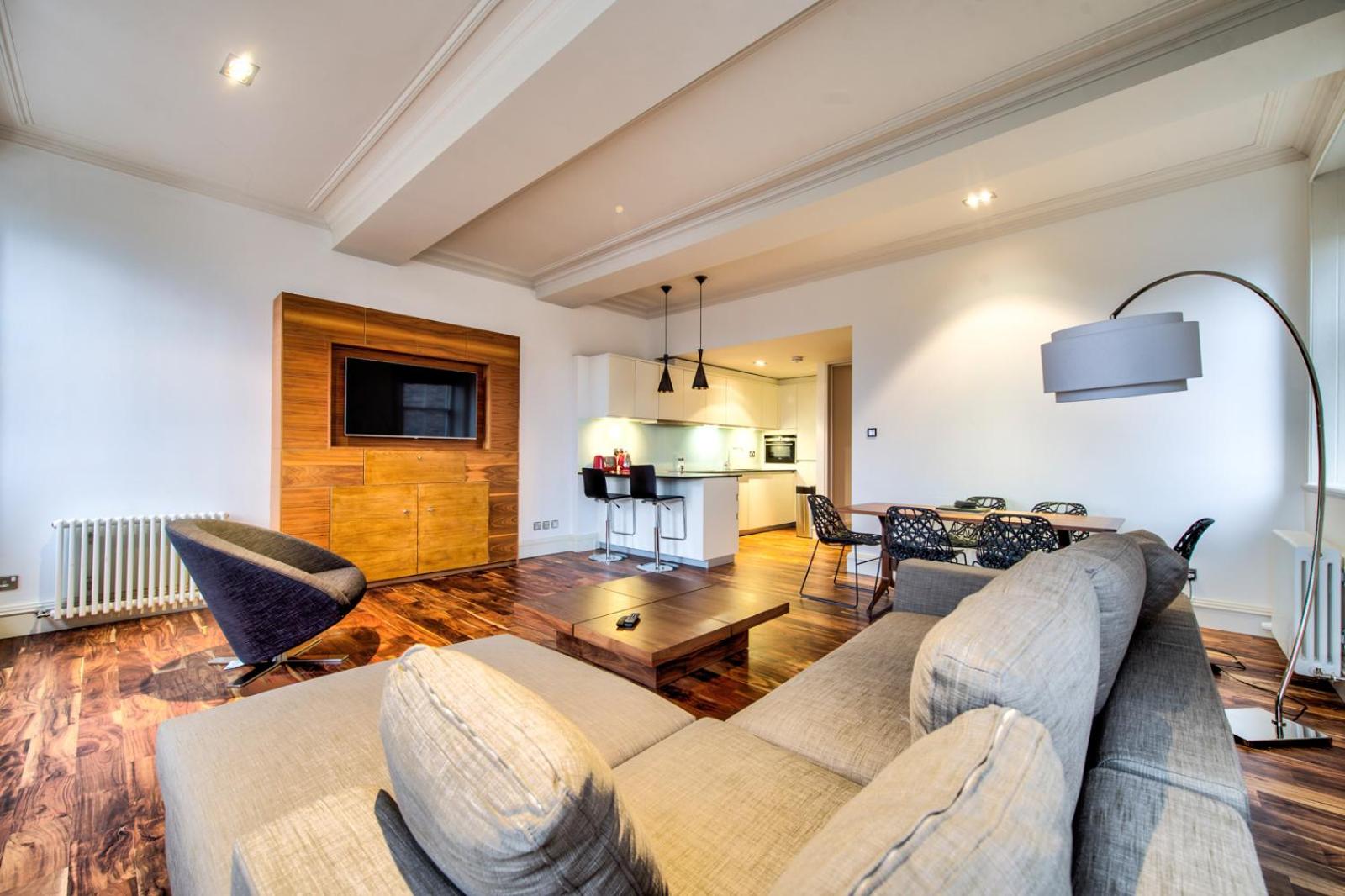 Sumptuous 2BR Apt Next To Edinburgh Castle! view 3