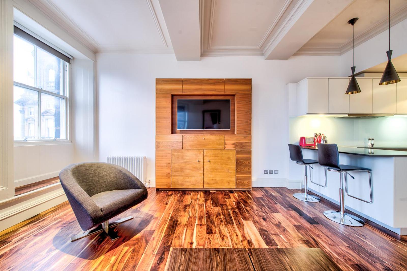Sumptuous 2BR Apt Next To Edinburgh Castle! view 2