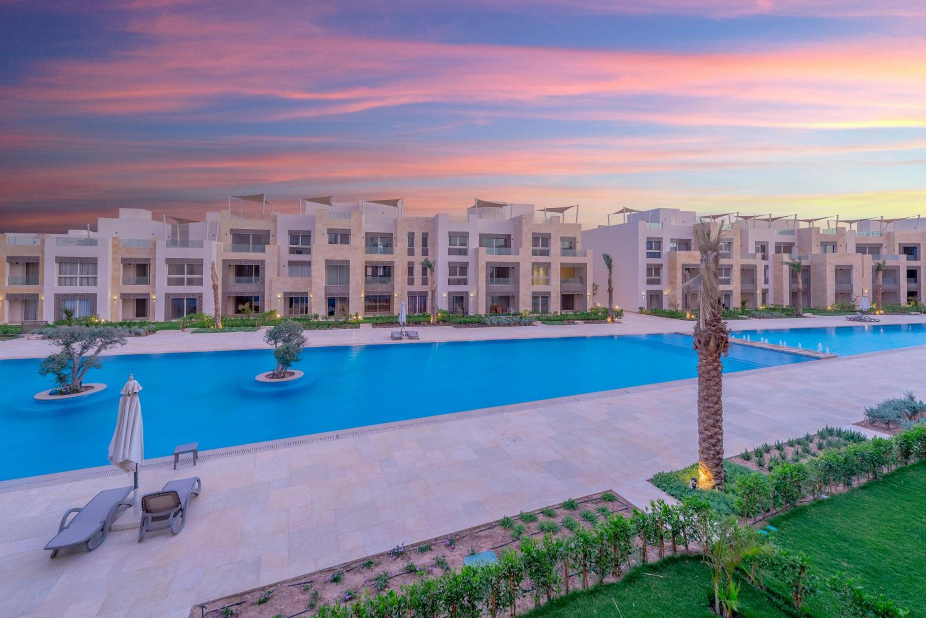 Mangroovy 2 Bedroom Sea View Apartment, Pool & Beach view 2